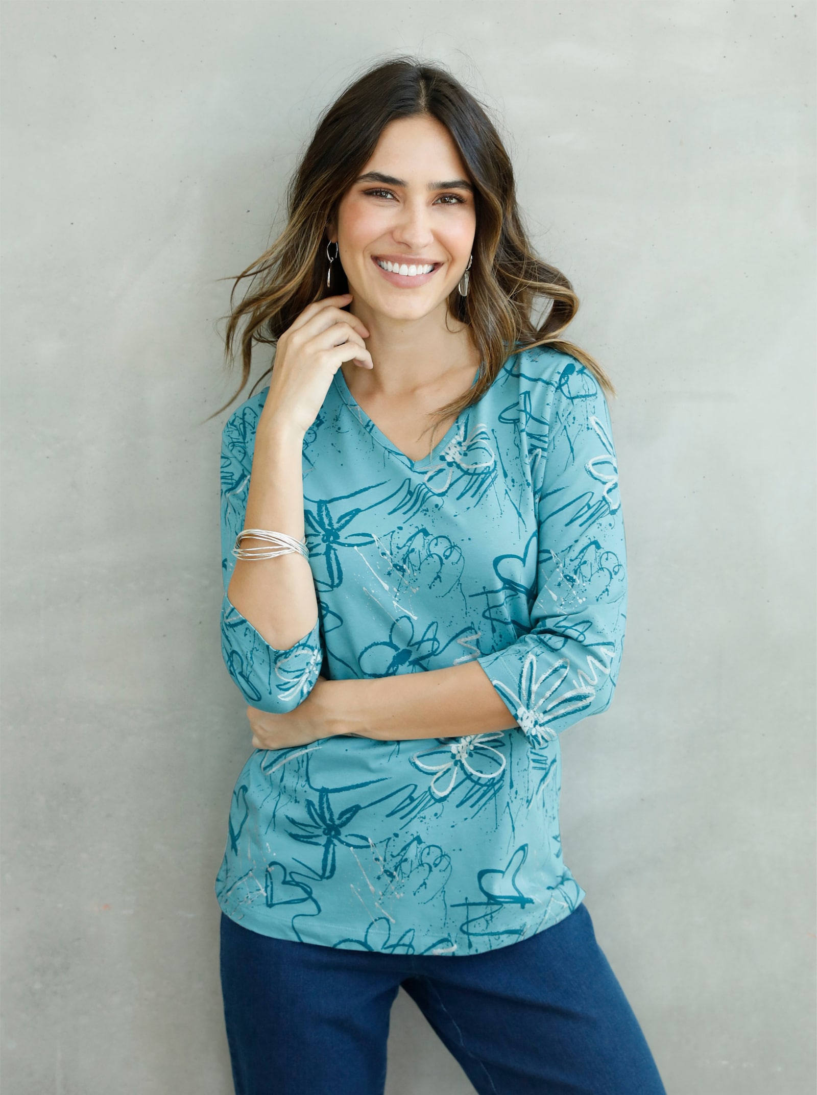 Shirt met 3/4-mouwen, versierd met hartjes en  bloemen - oceaan