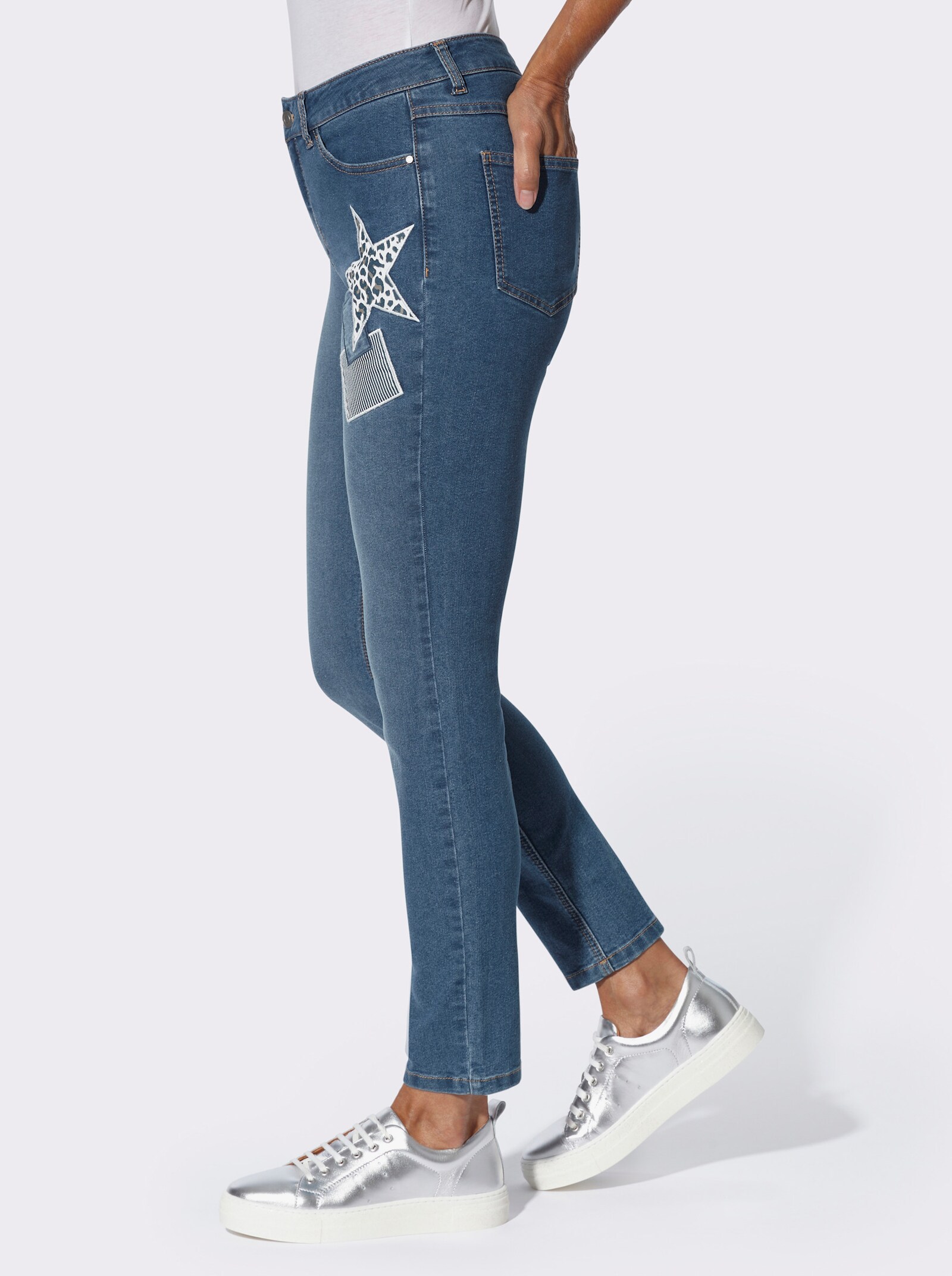 Jeans mit Patches - blue-bleached