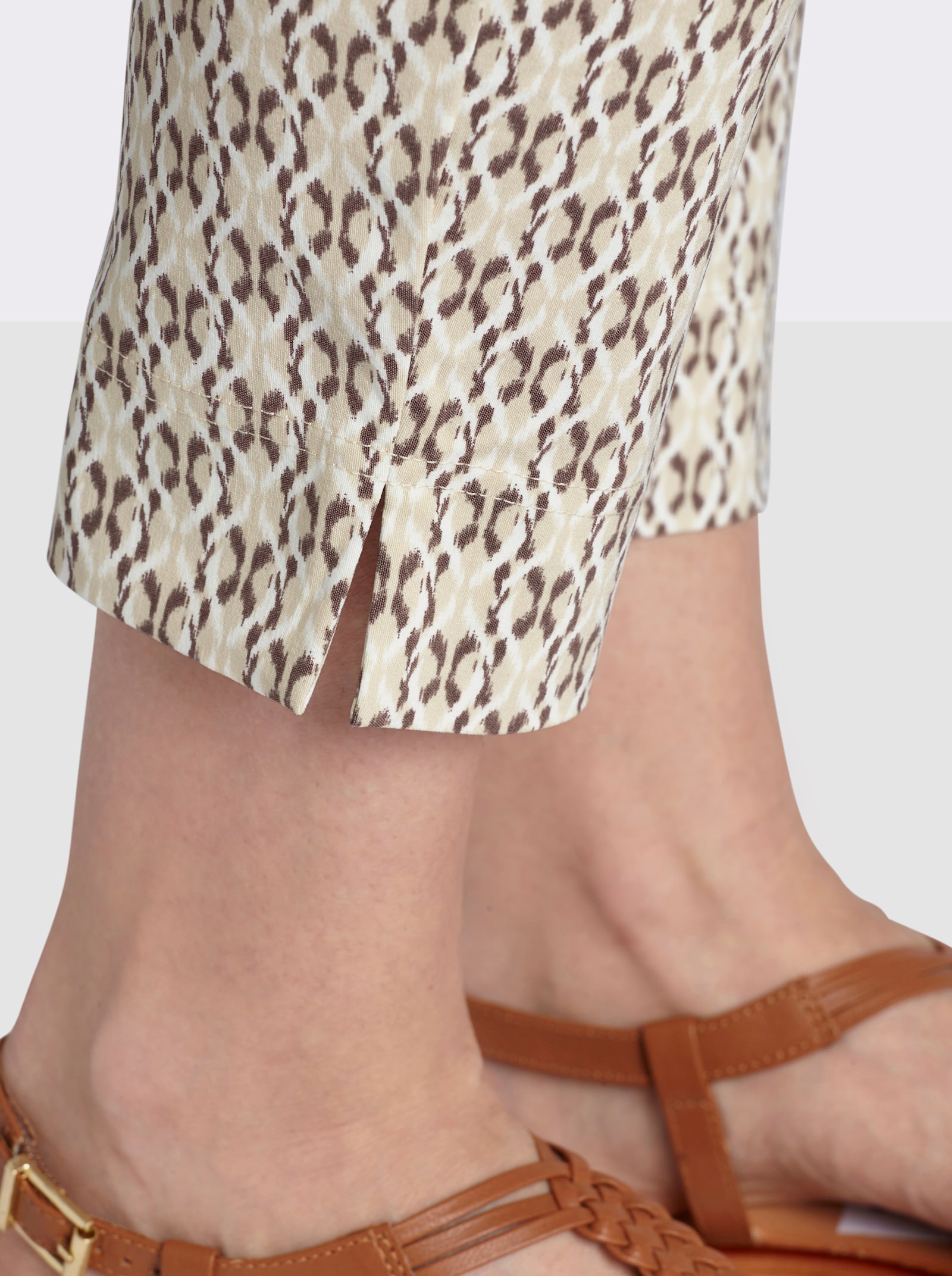  Bengalinhose mit Schlitzen am Bein - sand-dunkeltaupe-bedruckt