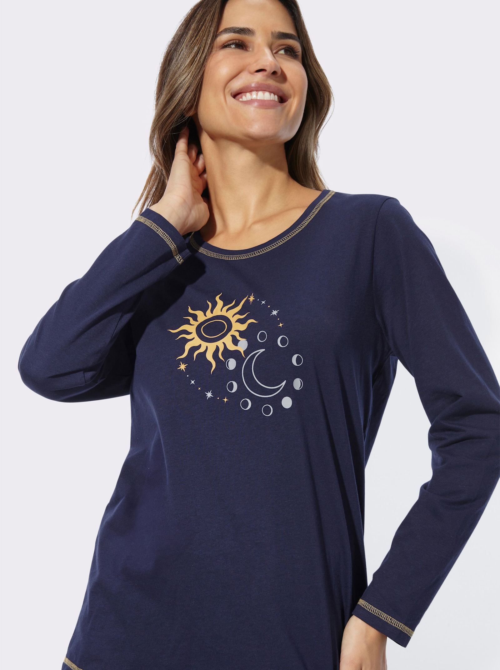 Schlafanzug mit Sonne-Mond-Sterne-Druck - marine-ocker-bedruckt