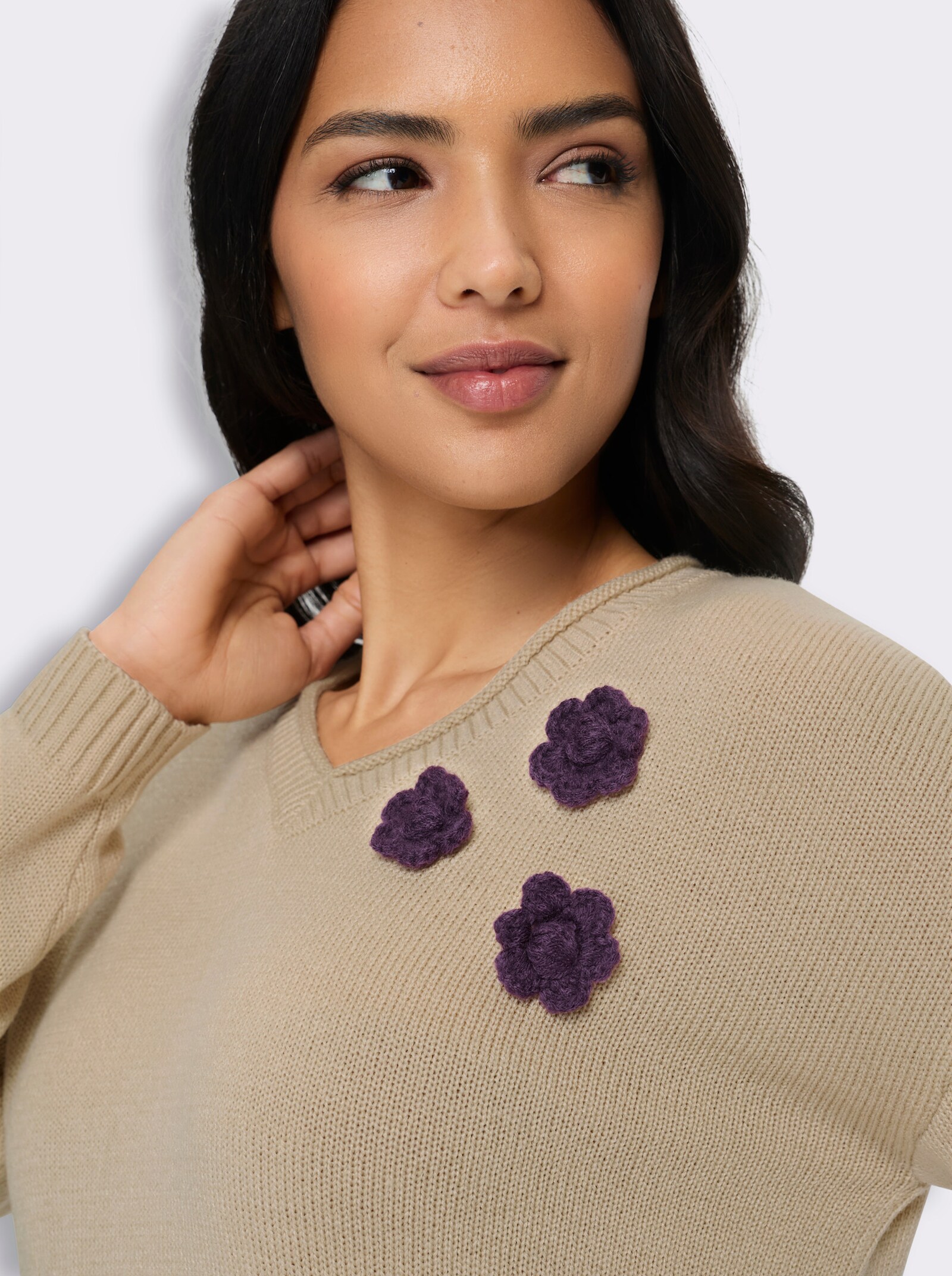 V-Ausschnitt-Pullover mit Blüten-Applikation - sand-traube