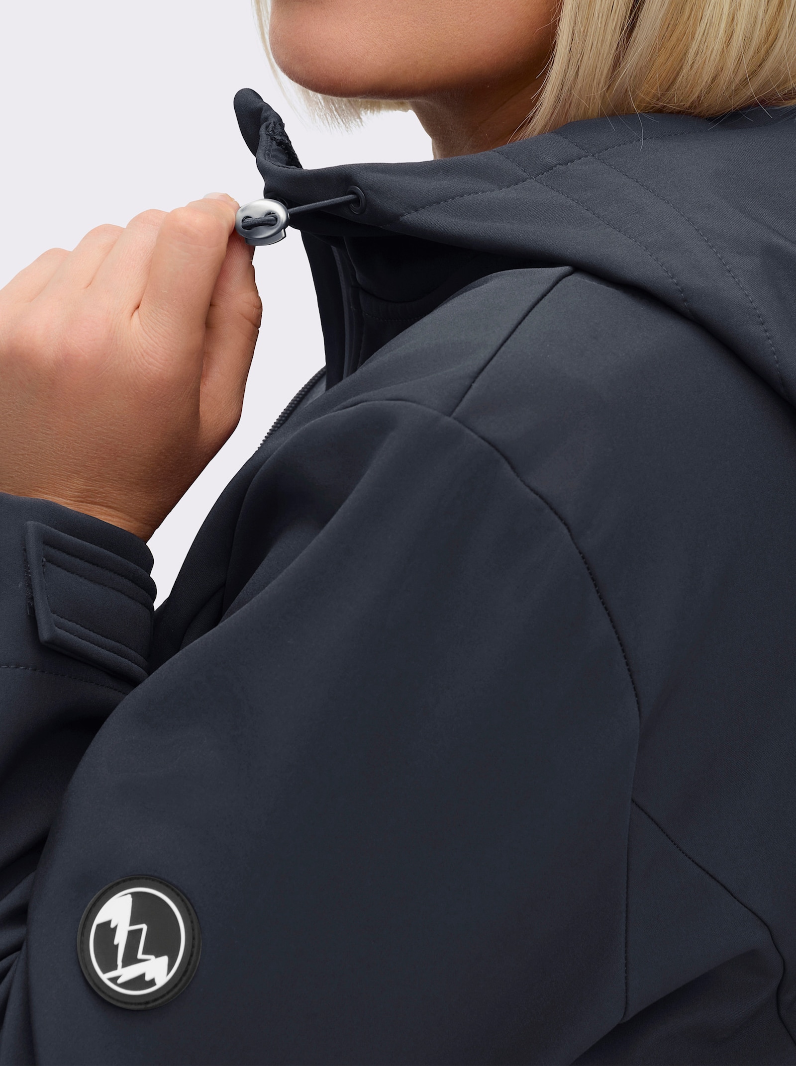 sheego Softshelljacke mit innenliegendem Tunnelzug - tiefblau