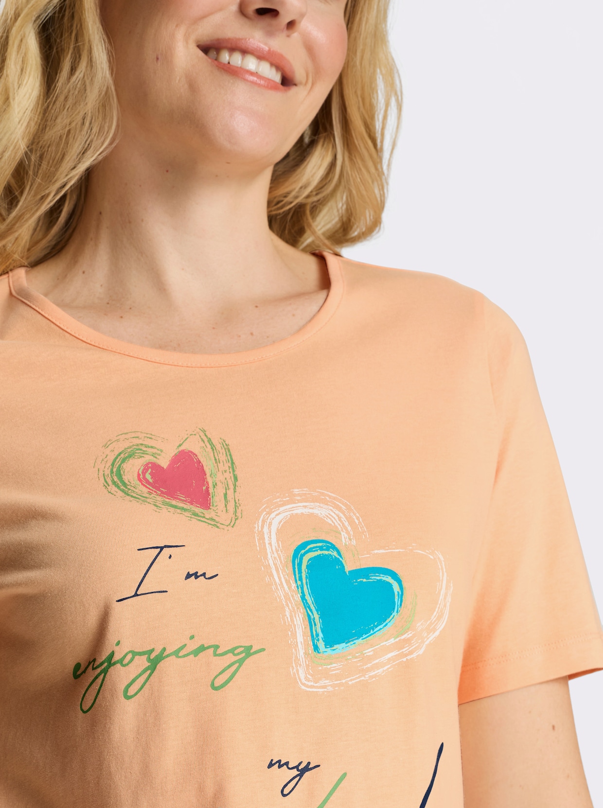 Kurzarmshirt mit platziertem Herz-Print - apricot-reseda