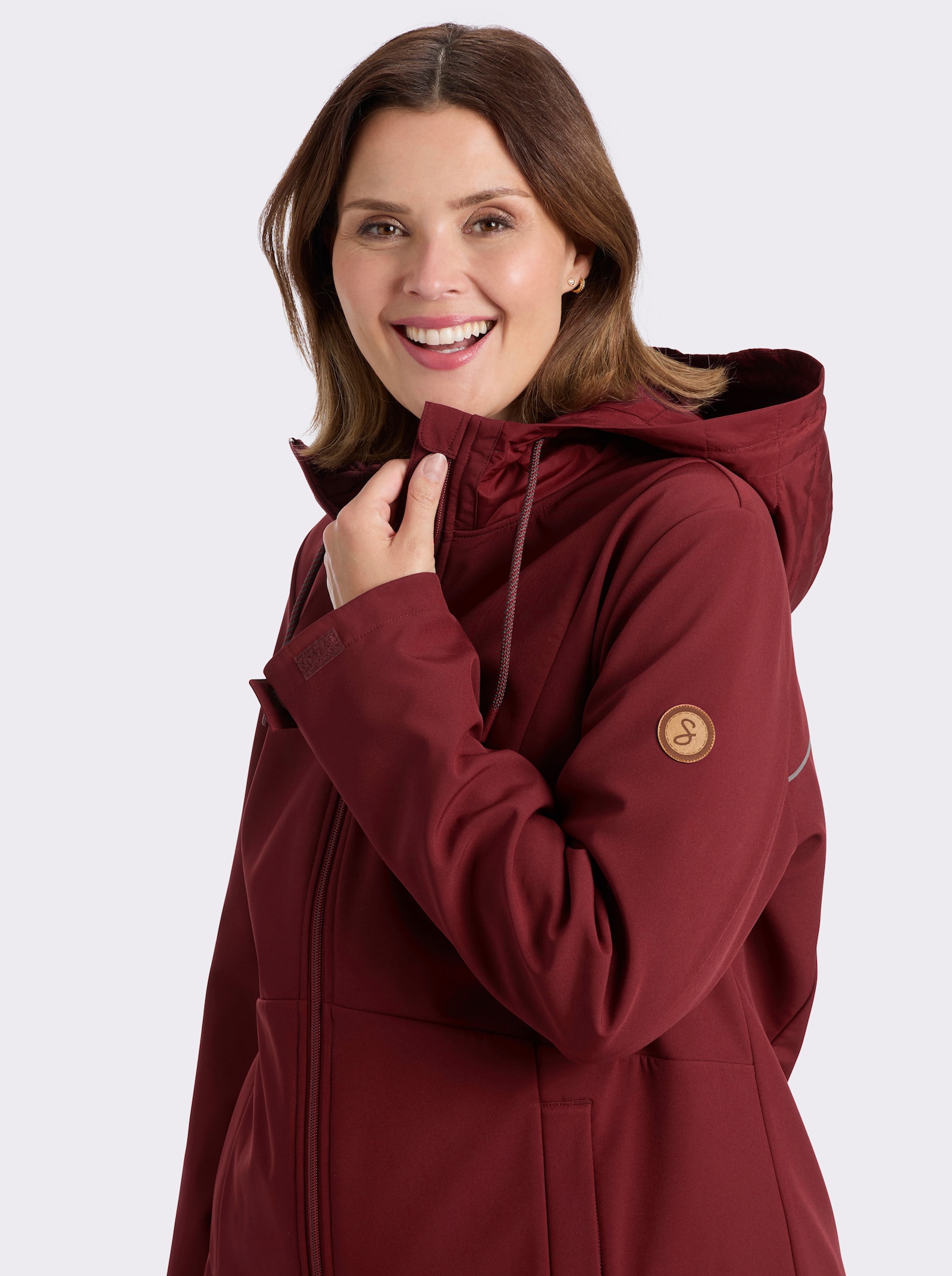 sheego Softshelljacke mit regulierbaren Seitenschlitzen - bordeaux
