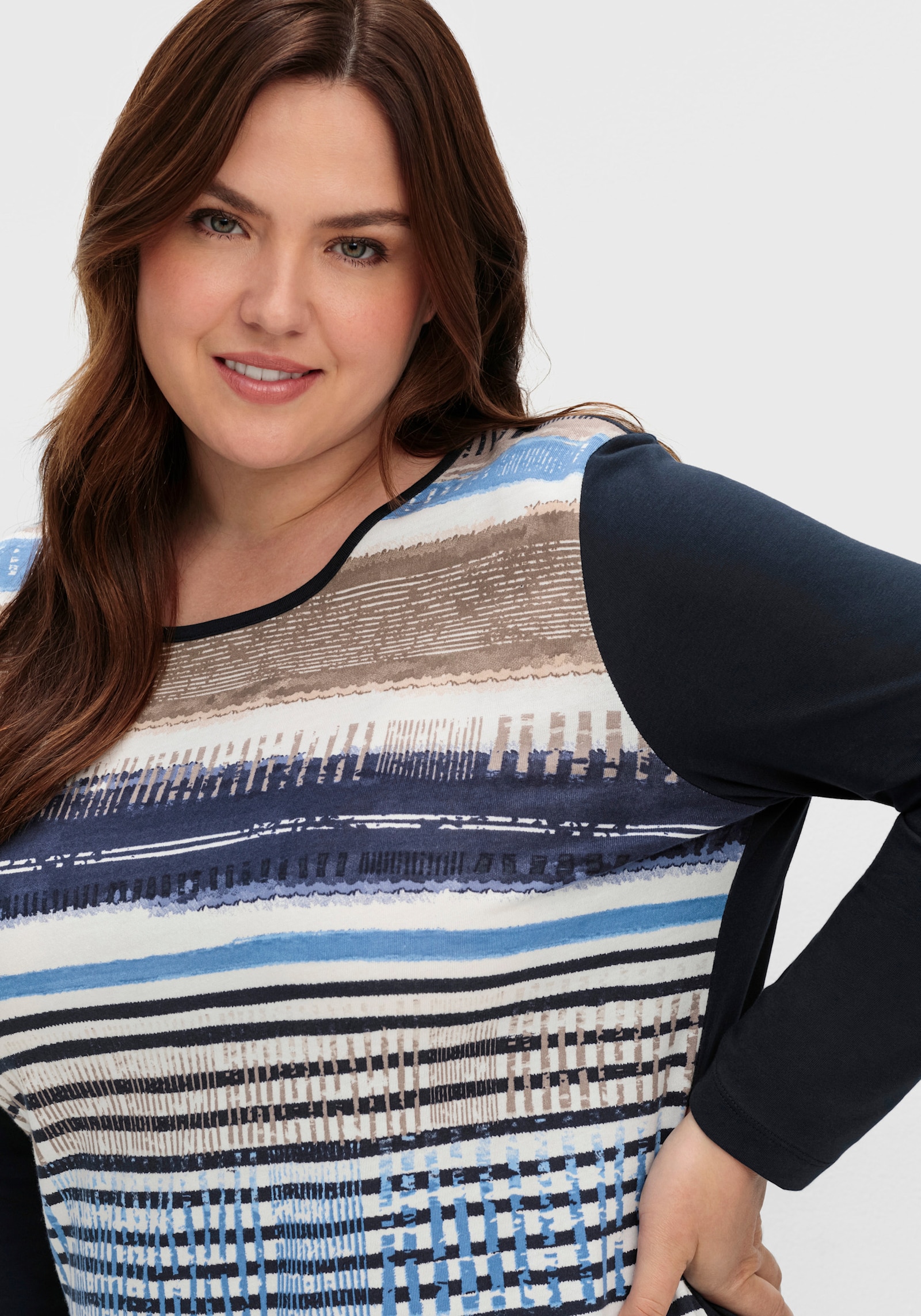 Langarmshirt mit grafischem Muster vorne - marine-gestreift