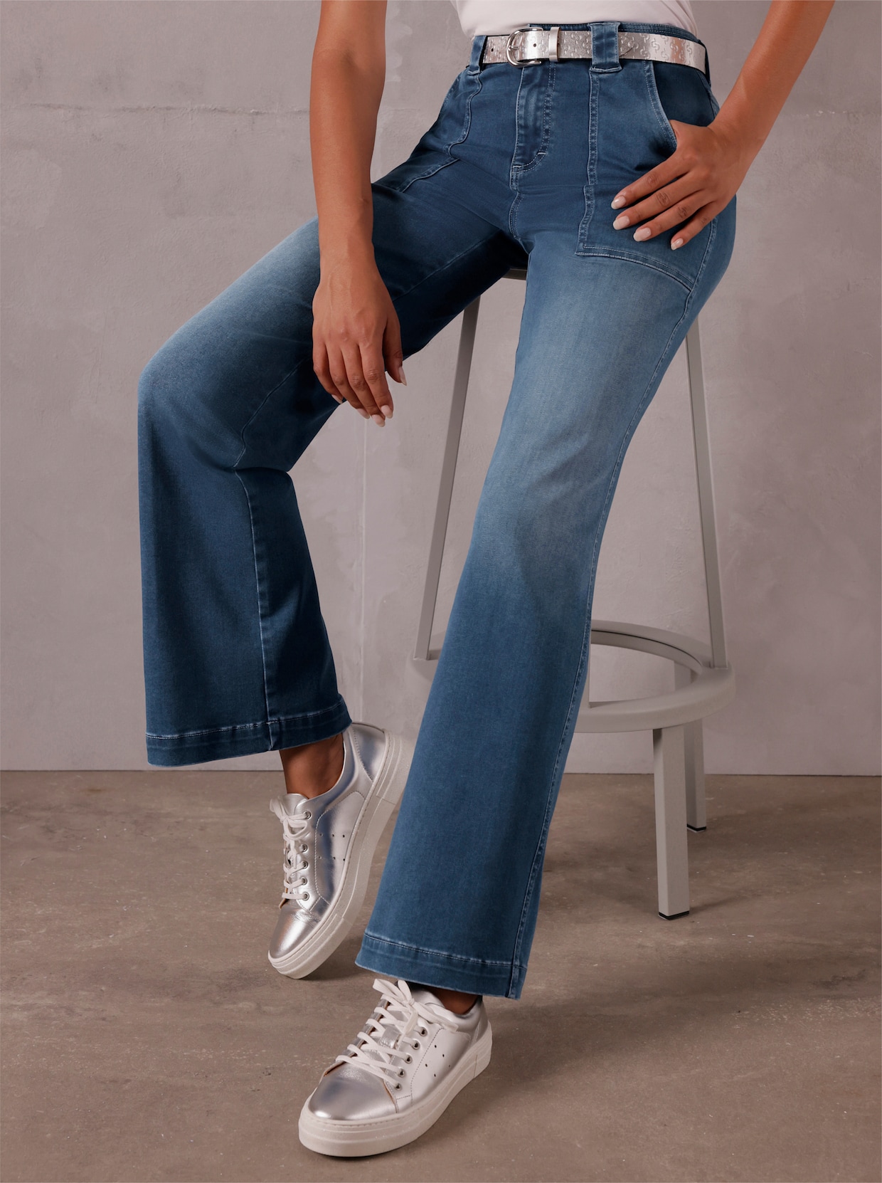 CREATION L PREMIUM Schlagjeans mit leichter Waschung - blue-bleached