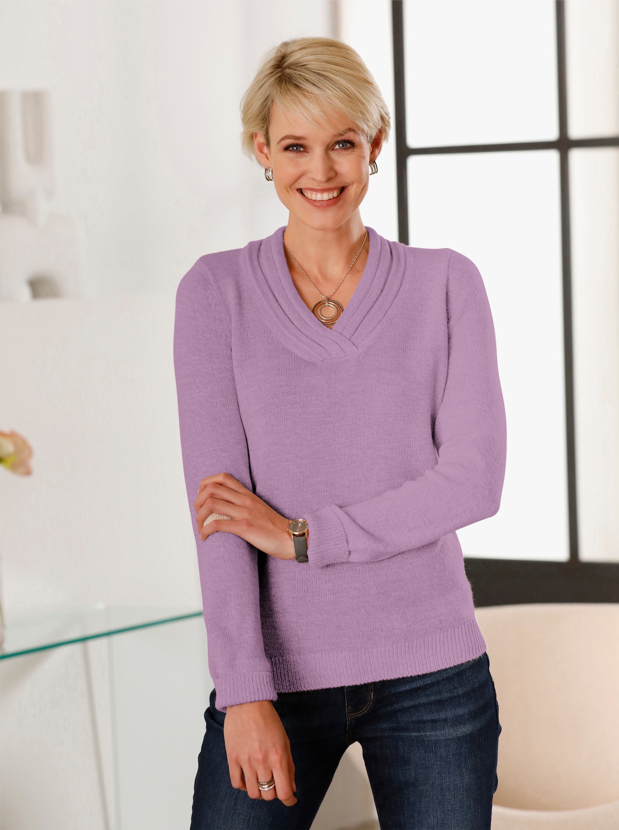 Svetr s výstřihem do V a zvlněným lemem - orchideová