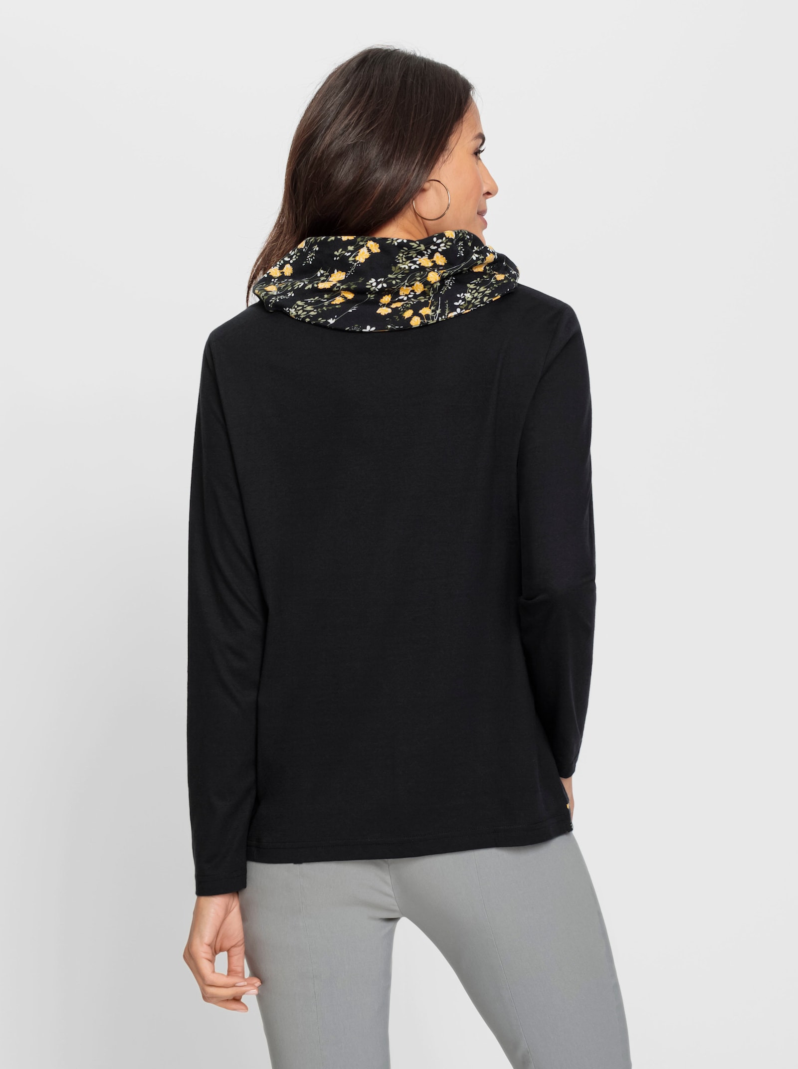 Print-Shirt in Wickeloptik mit halsfernem Rollkragen - schwarz-ocker-bedruckt