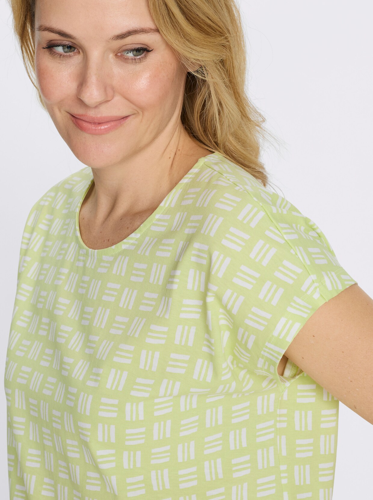 Kurzarmshirt im Allover-Druckmuster - pistazie-ecru-bedruckt