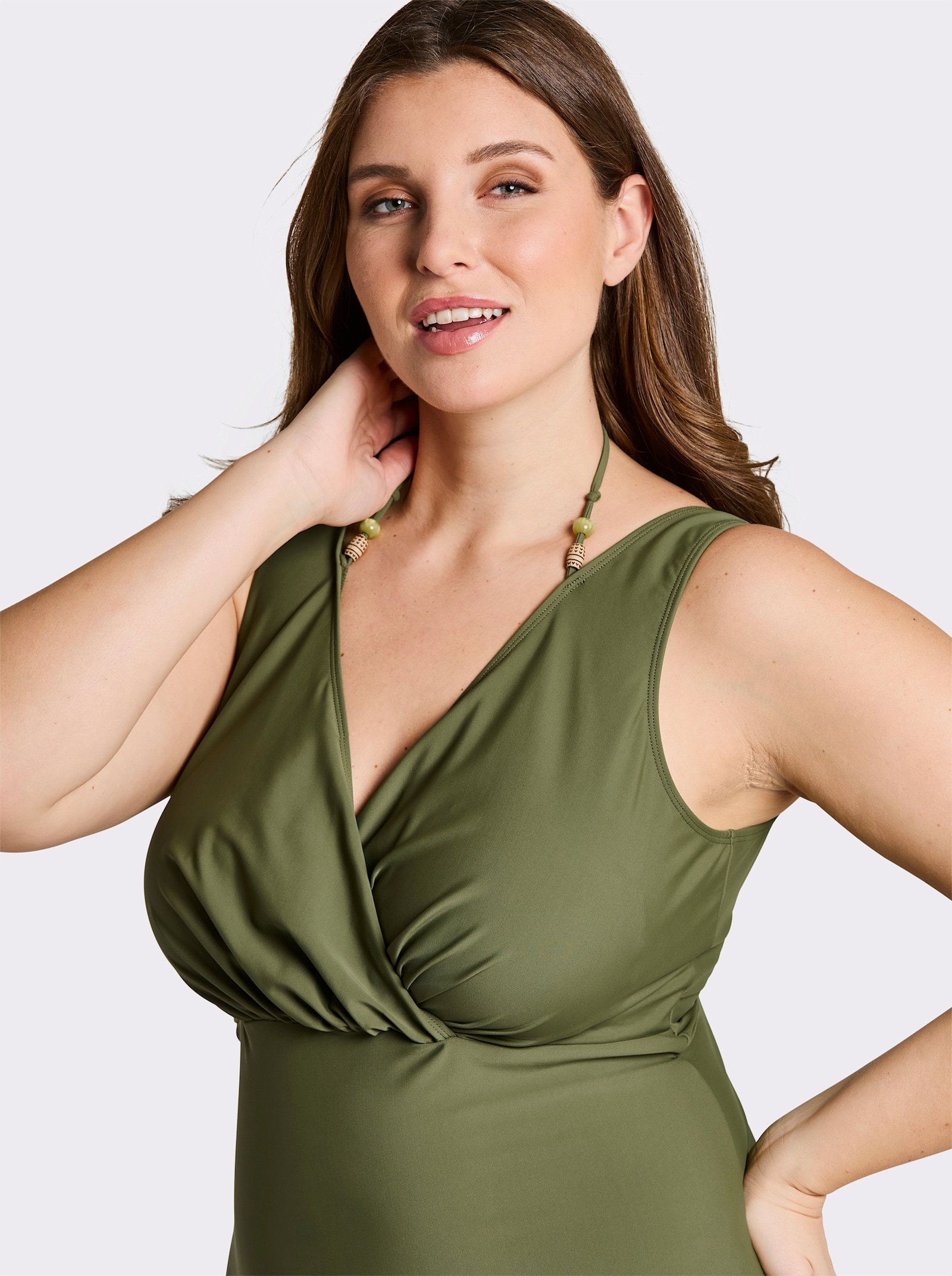 sheego Badeanzug mit Neckholder-Trägern - oliv