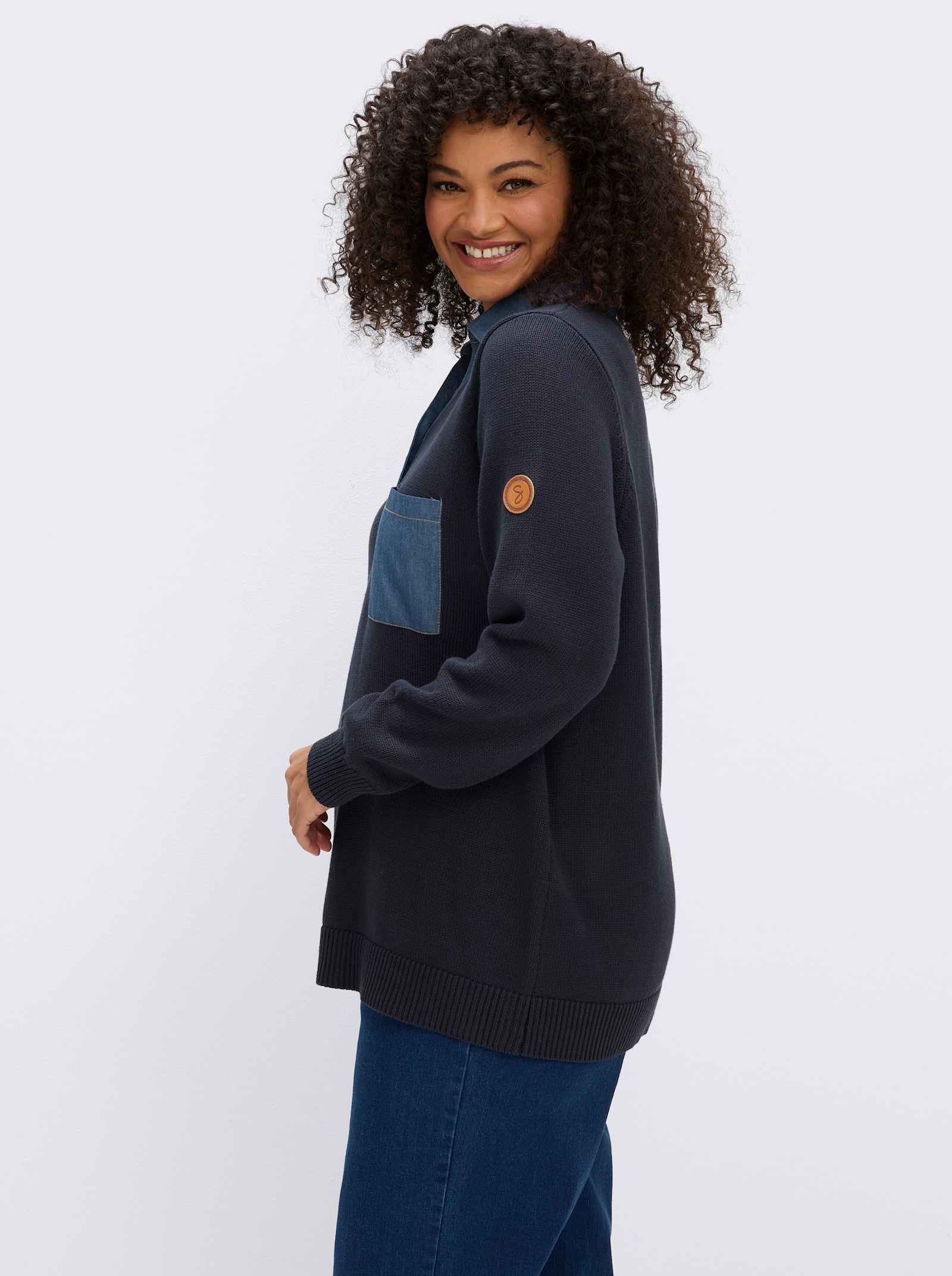 sheego Strickpullover mit Jeans-Details - tiefblau