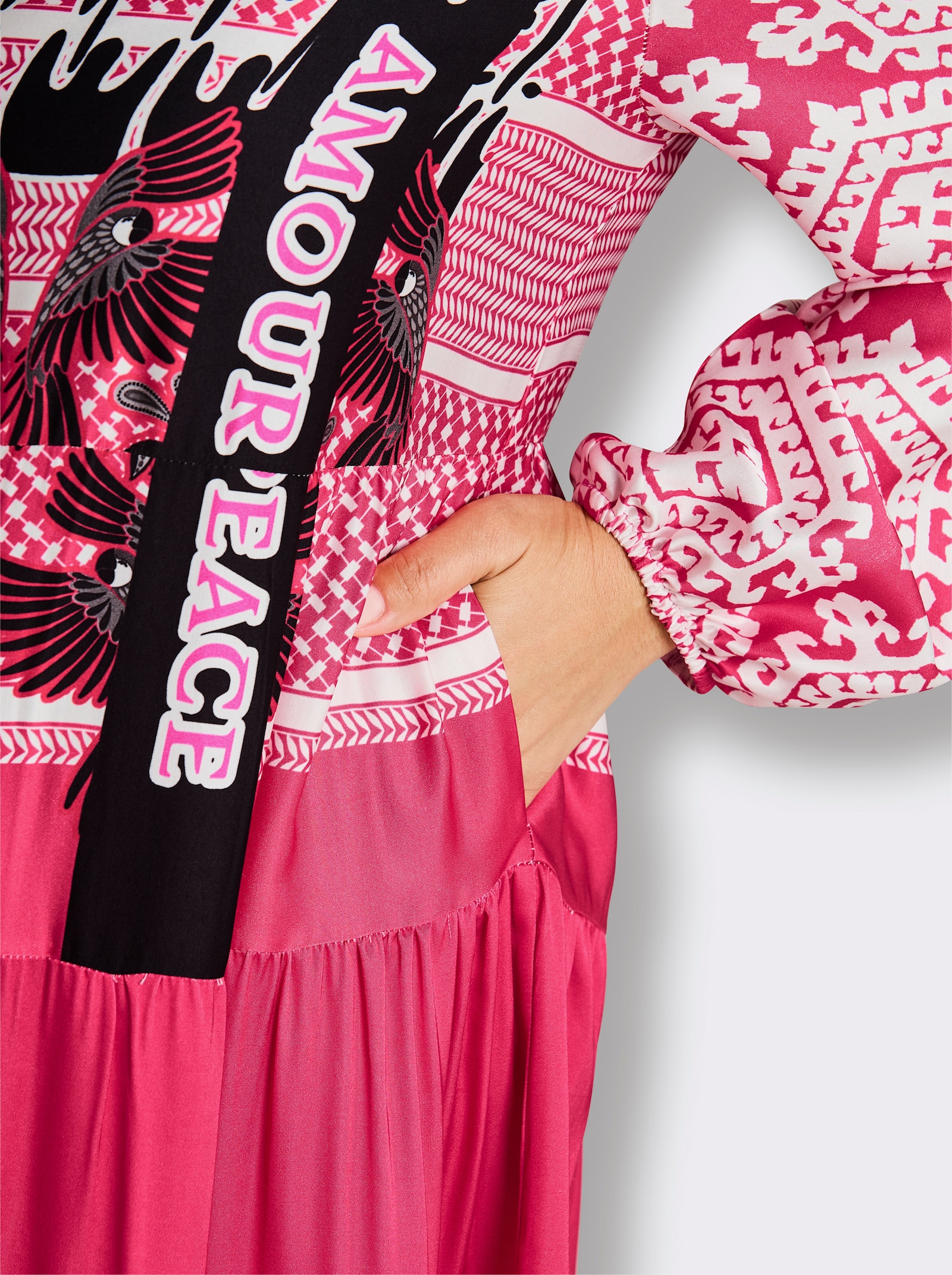 sheego loves miss goodlife Stufenkleid in Knielänge - hummer-schwarz-bedruckt