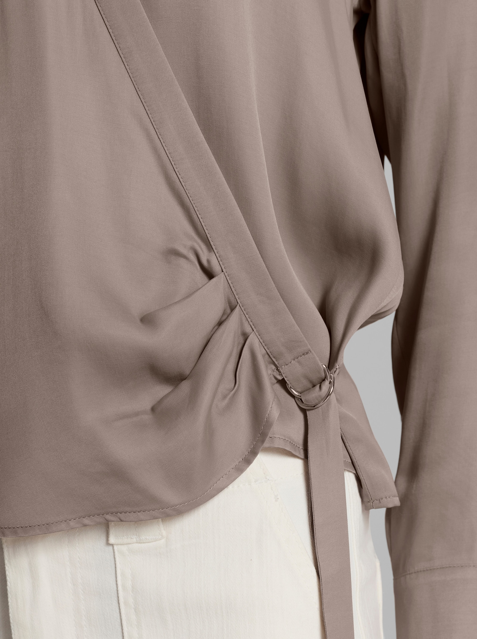 heine Wickelbluse aus schimmernder VIskose - taupe