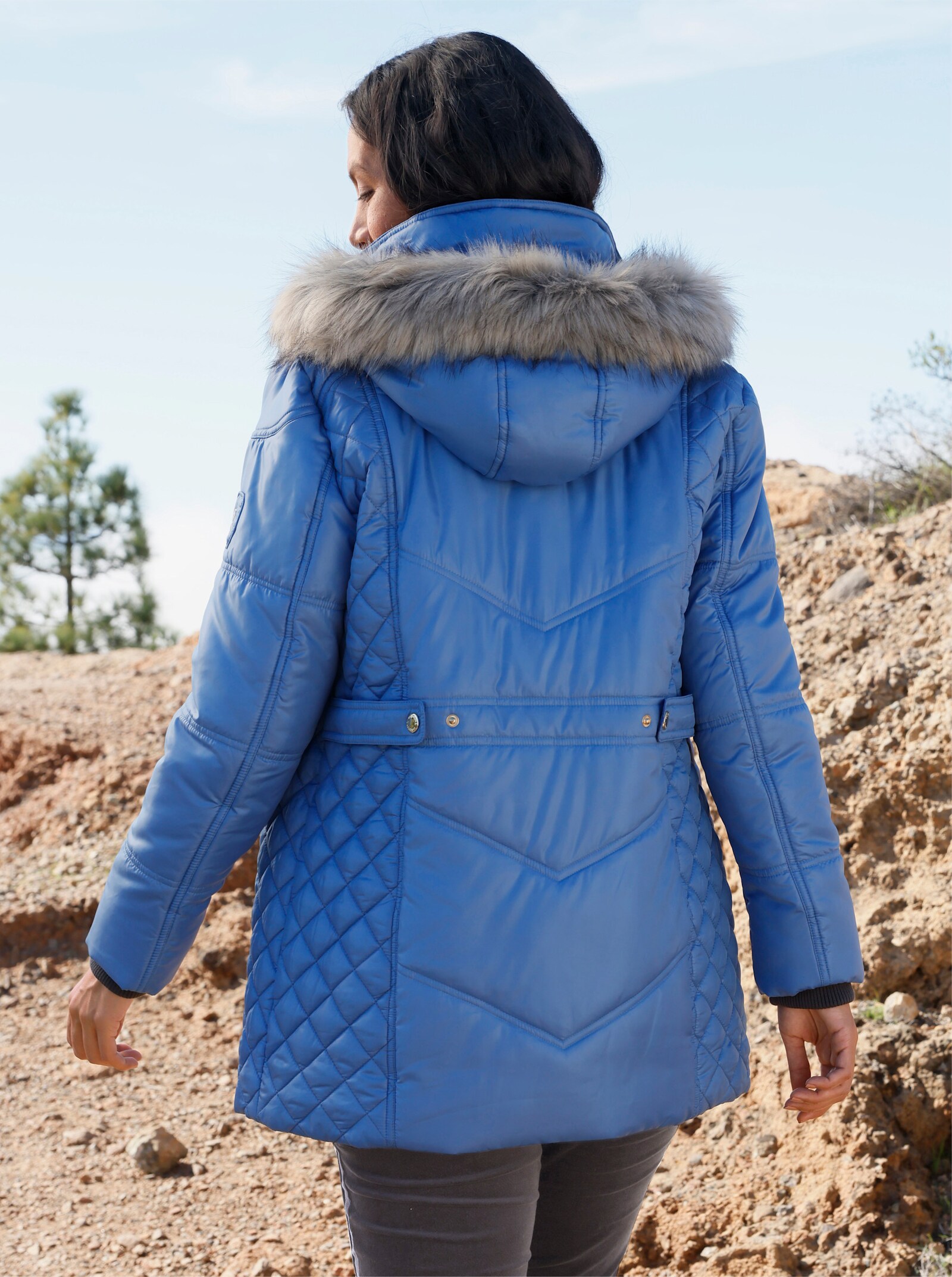 Steppjacke mit Kapuze mit Pelz-Imitat - mittelblau