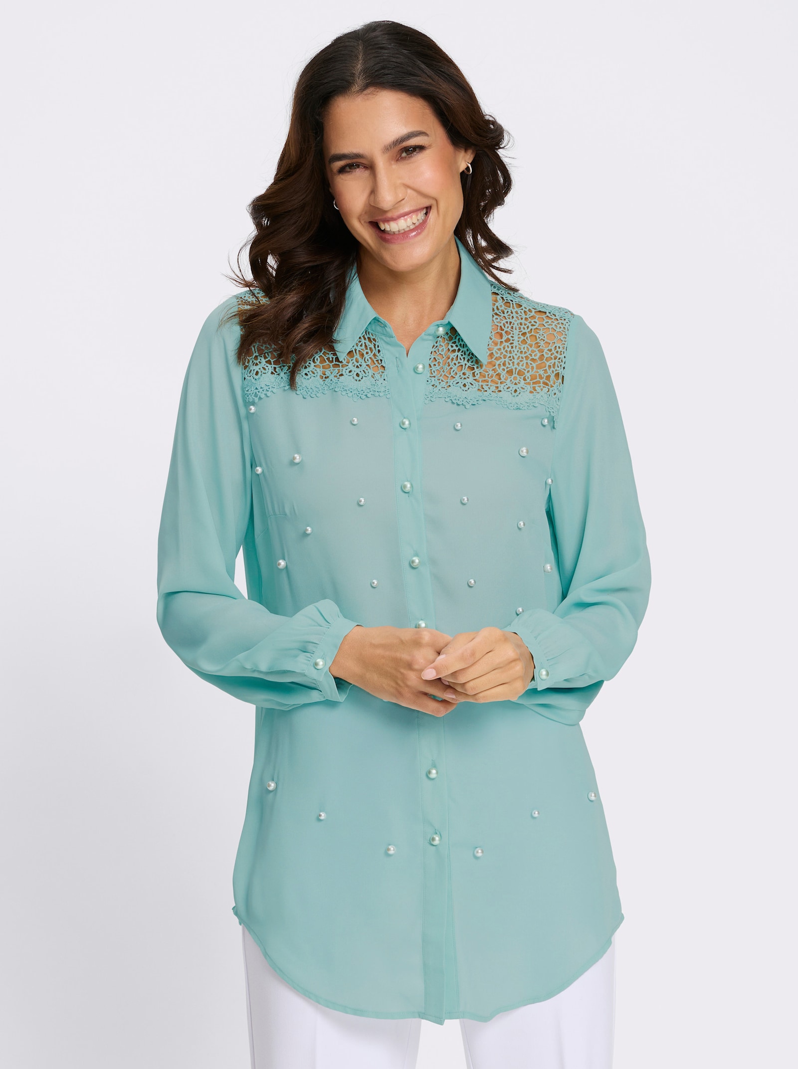 Longbluse mit Spitze und Zierperlen - kalkmint