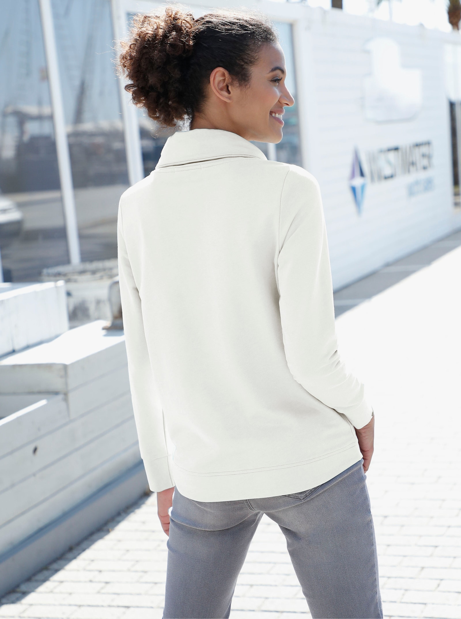 Sweatshirt mit halsfernem Rollkragen - wollweiß