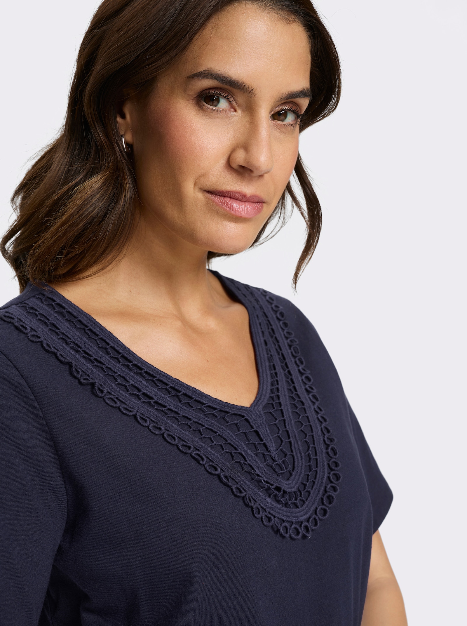 Kurzarmshirt mit Spitzenverzierung - marine