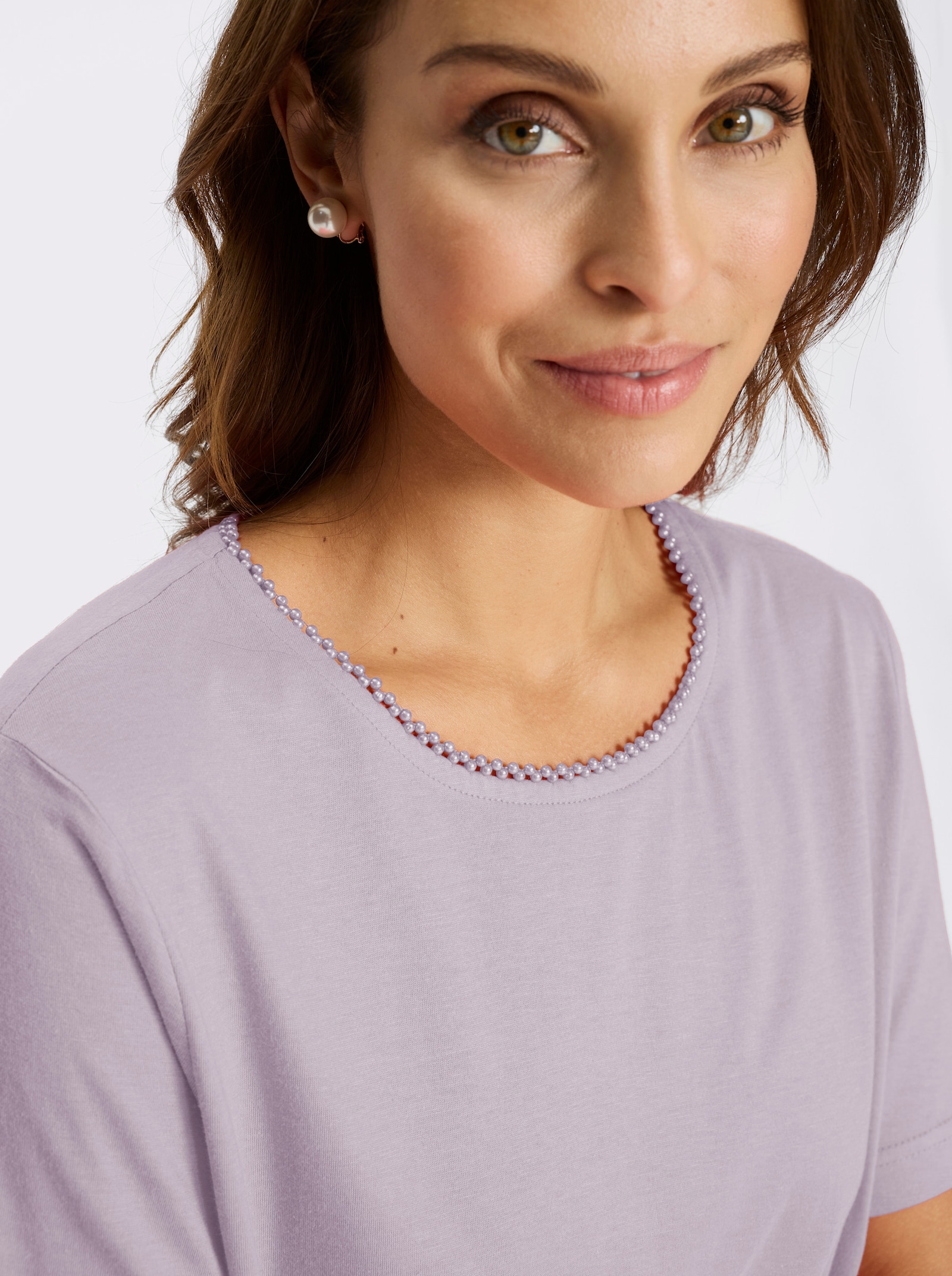 Kurzarmshirt mit Zierperlen - flieder