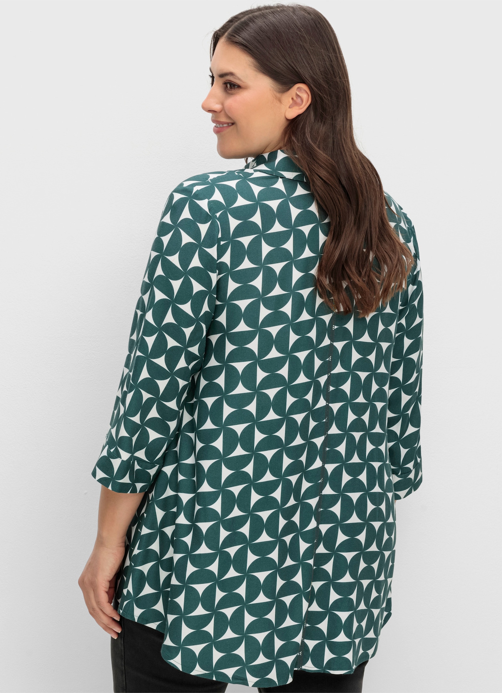 sheego Longbluse mit verlängertem Rückteil - tiefgrün-gemustert