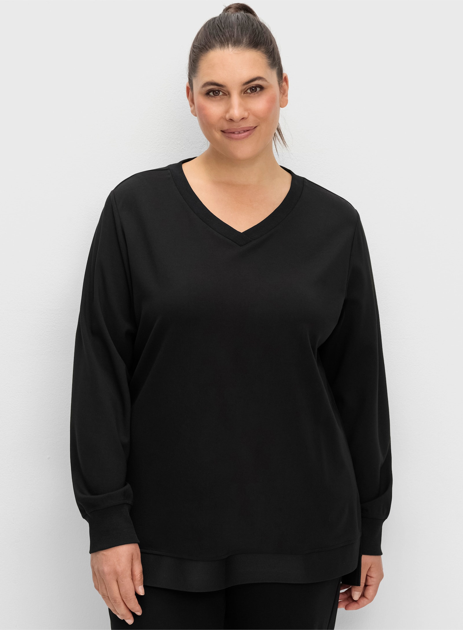 sheego Sweatshirt in atmungsaktiver Funktions-Qualität - schwarz