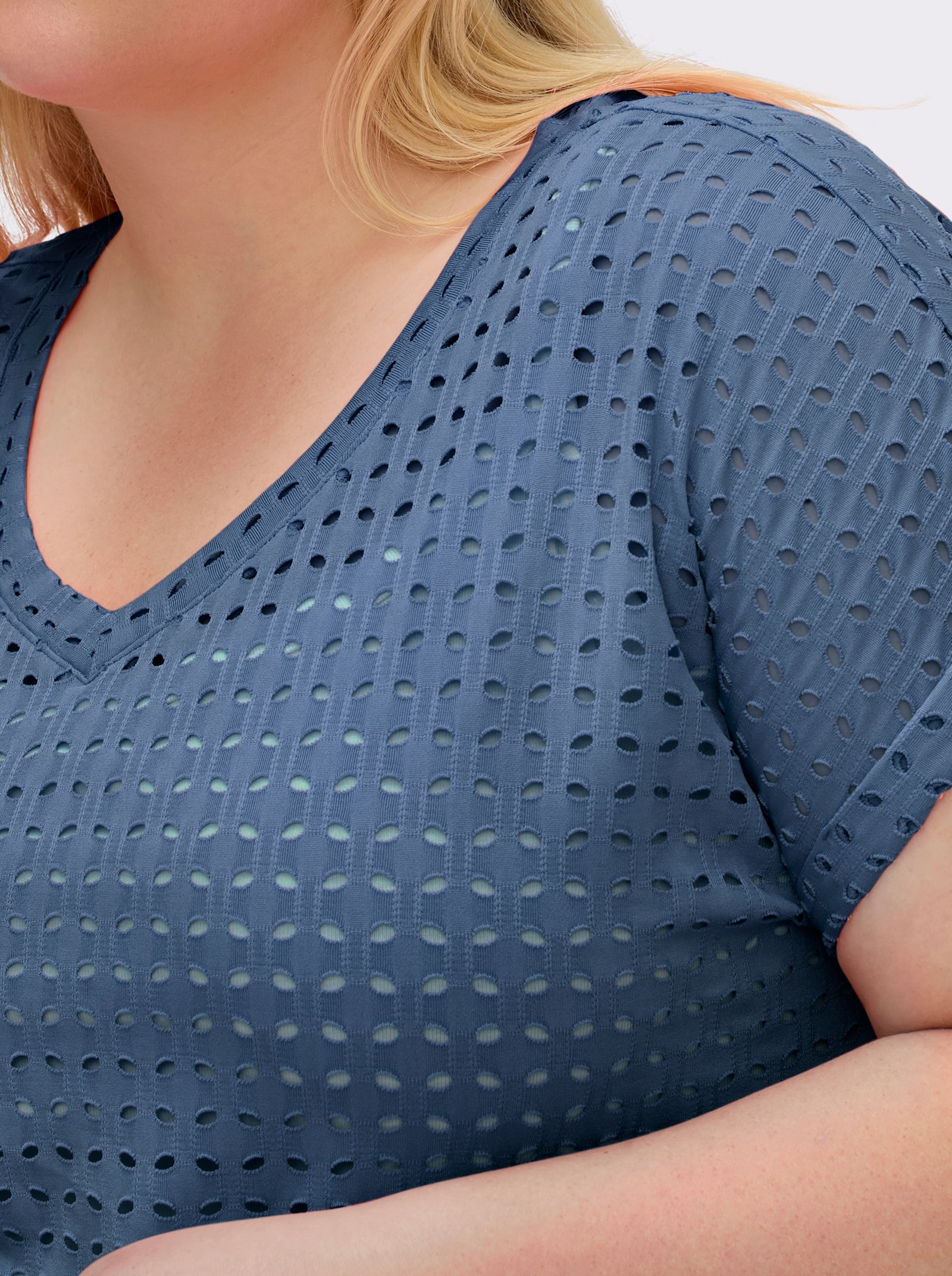 Kurzarmshirt mit Lochmuster - jeansblau