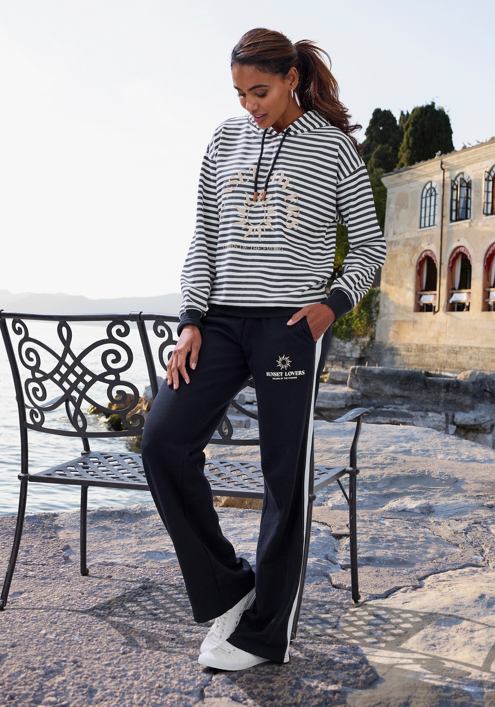 H.I.S Pull à capuche - noir à rayures