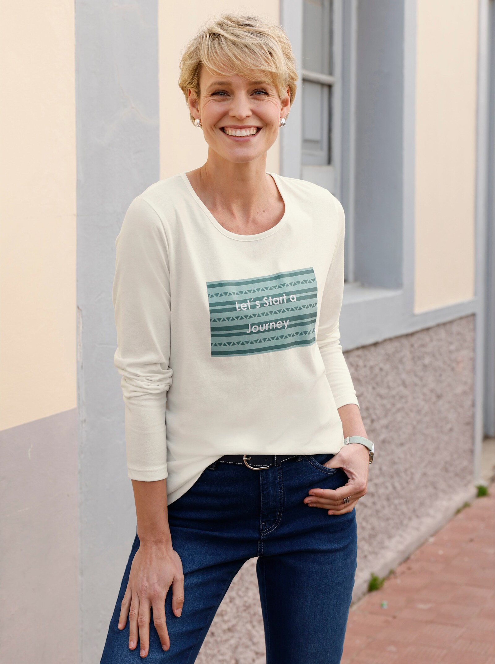 Rundhalsshirt mit Schriftzug - ecru-jade