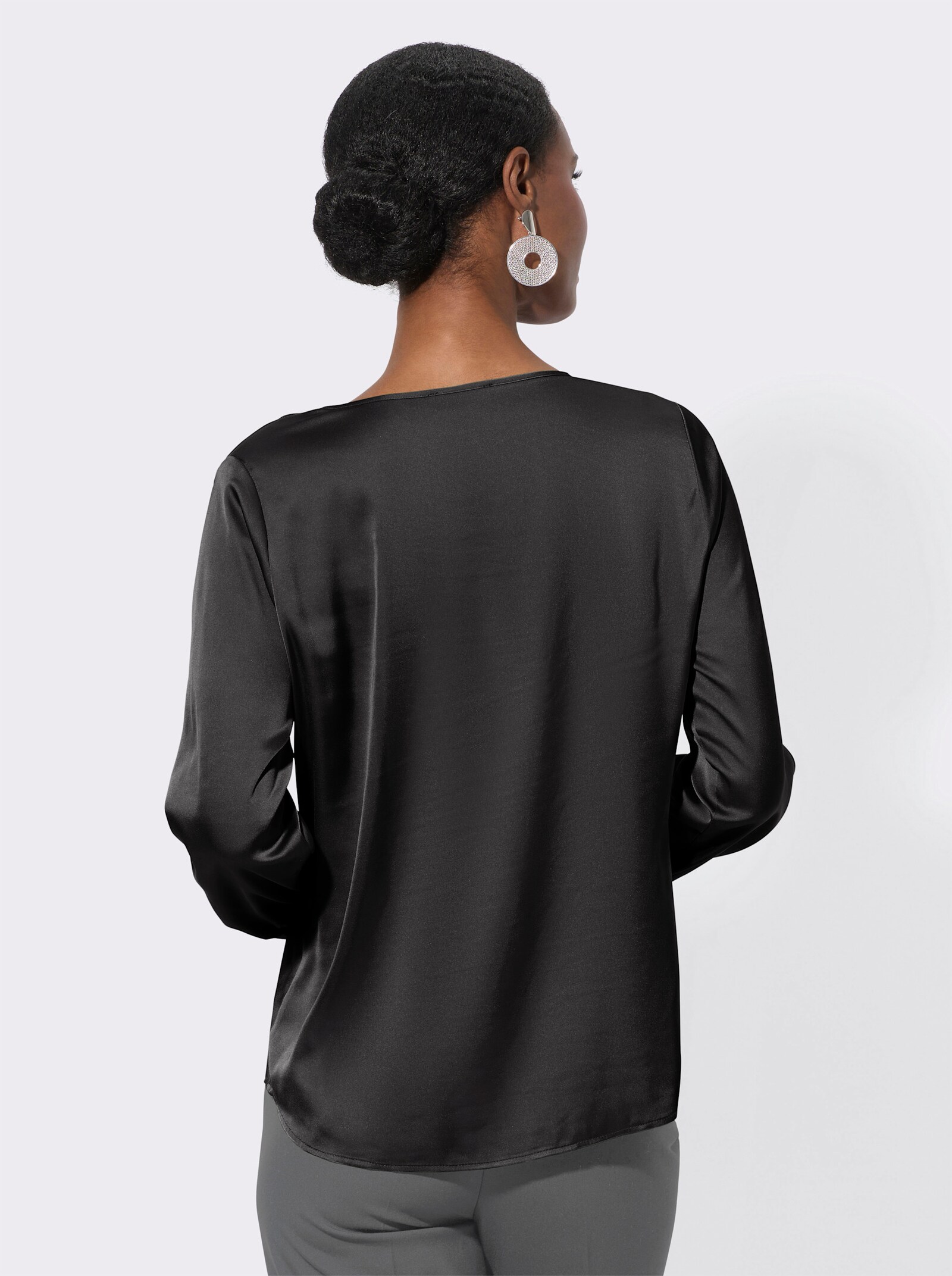 Satinbluse mit edlem, mattem Schimmer - schwarz