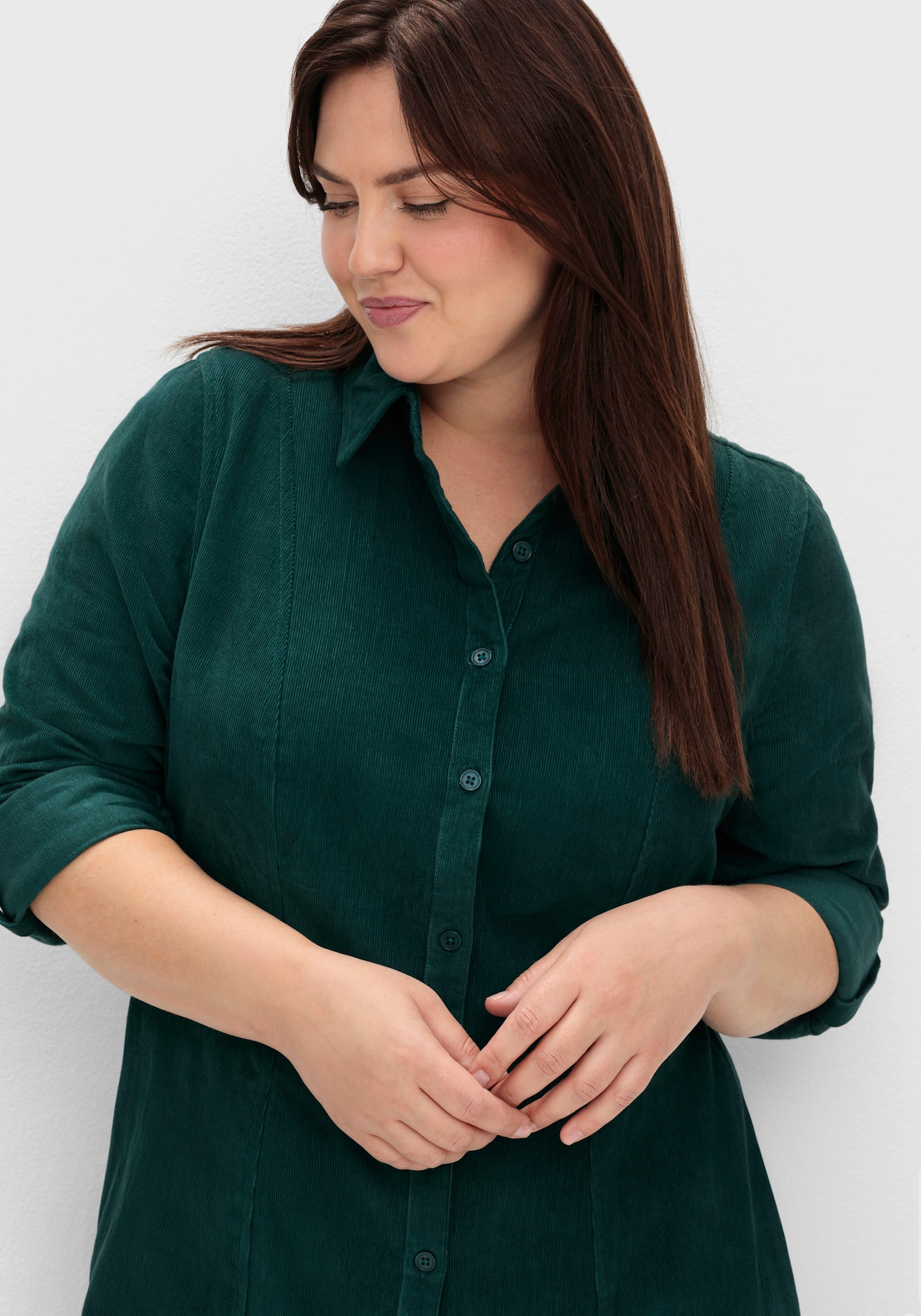 sheego Hemdblusenkleid aus weichem Cord - tiefgrün