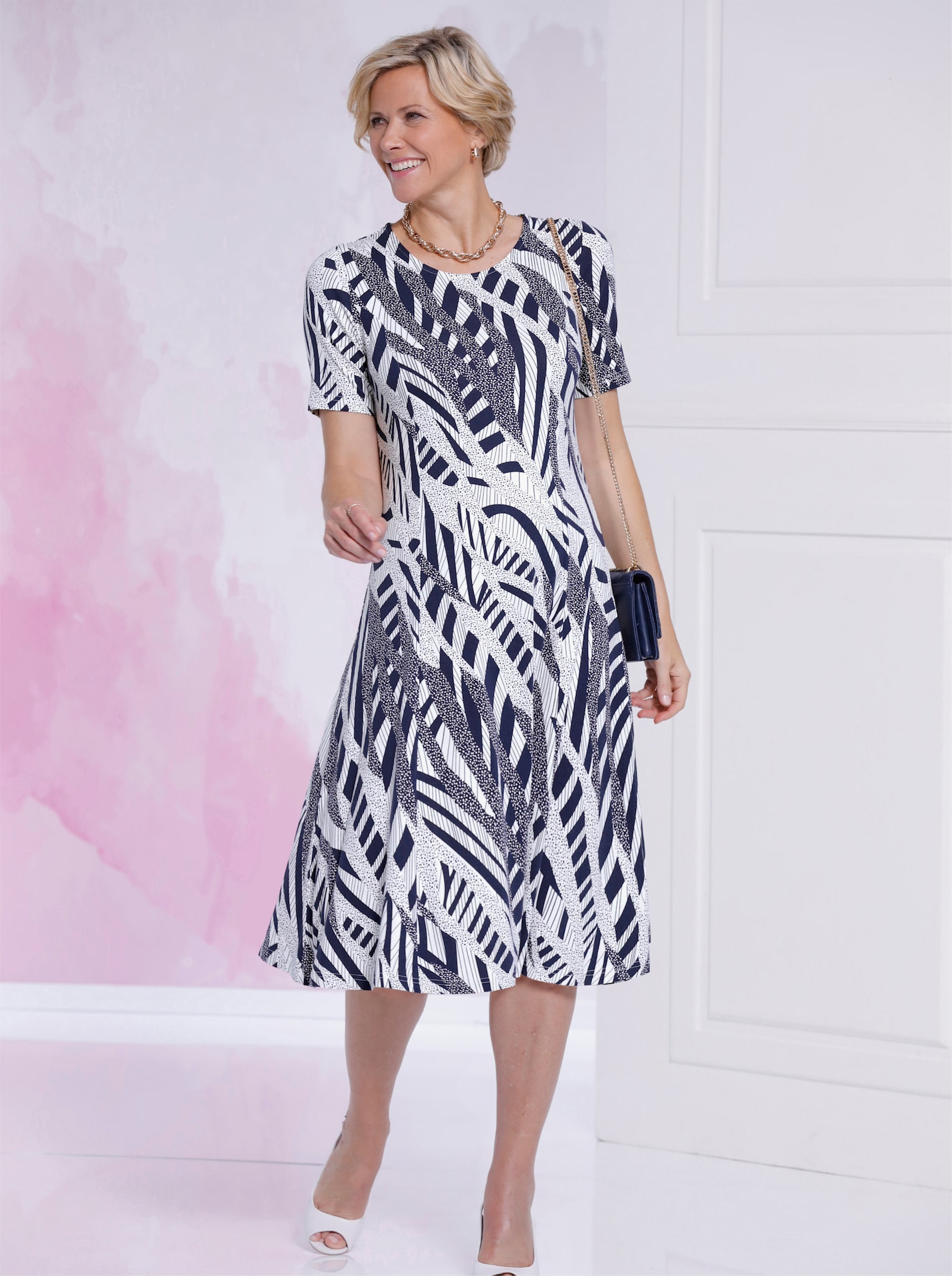 Jerseykleid in Schlupfform - marine-ecru-bedruckt