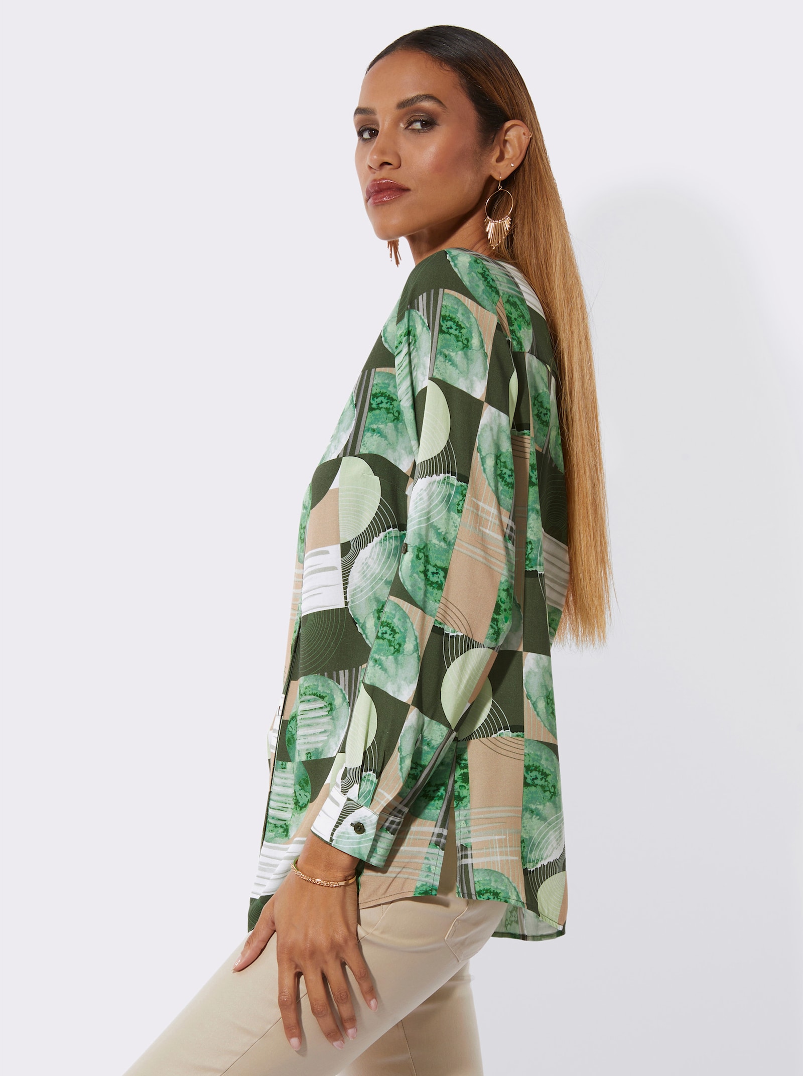 Druckbluse im figurumspielden Schnitt - khaki-pistazie-bedruckt