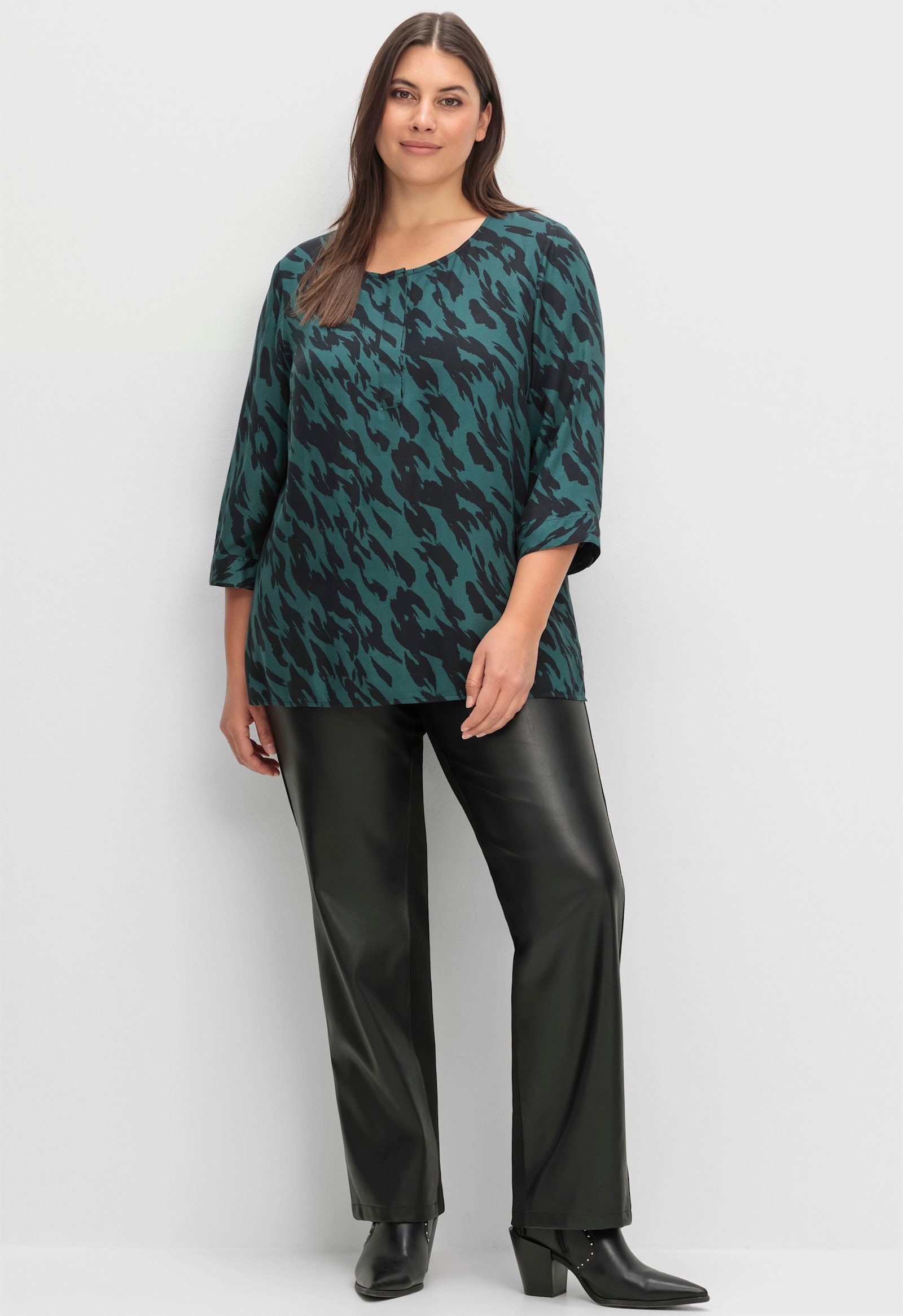 sheego Tunika mit abstraktem Alloverprint - schwarz-gemustert