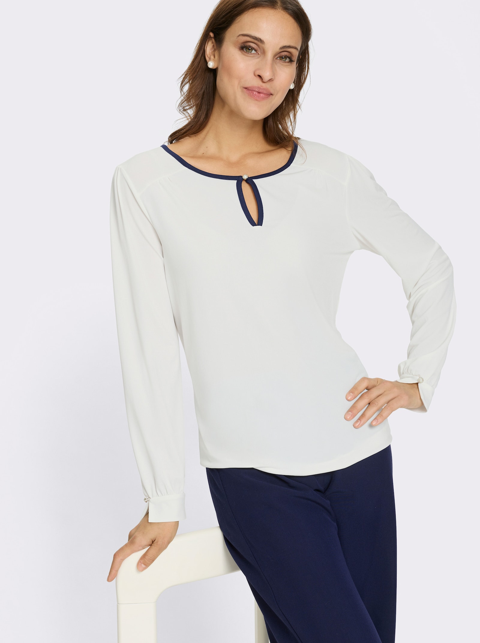 Rundhalsshirt mit kontrastfarbigen Akzenten - ecru