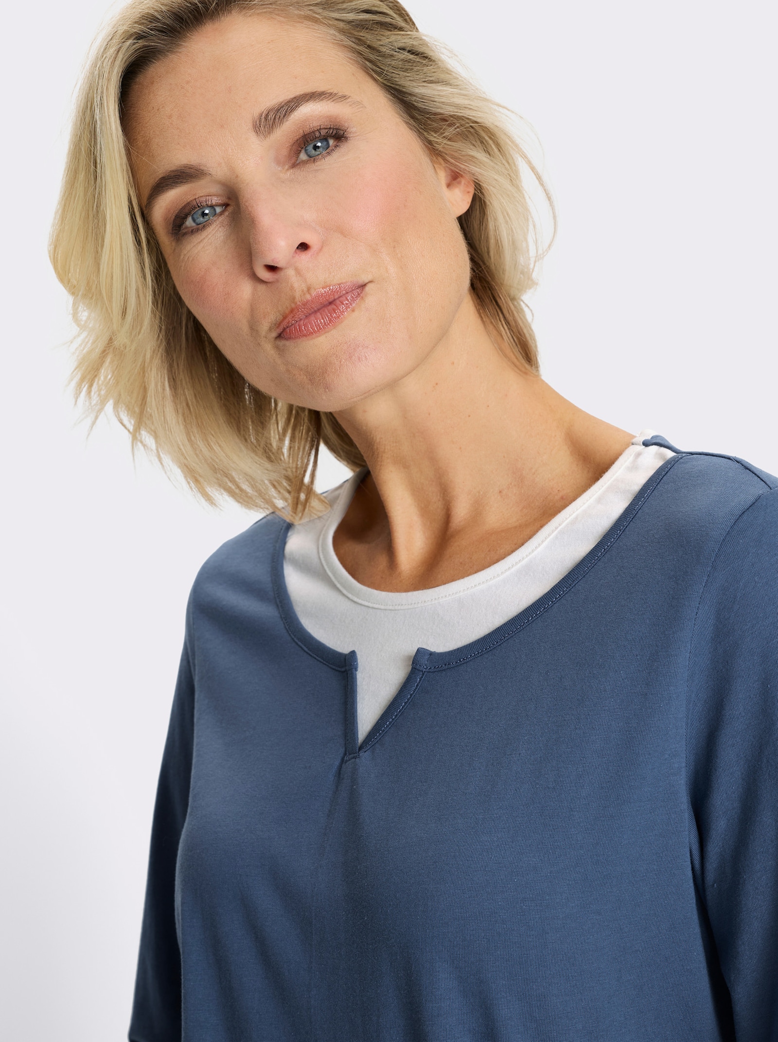 2-in-1-Shirt mit kontrastfarbenen Einsätzen - jeansblau