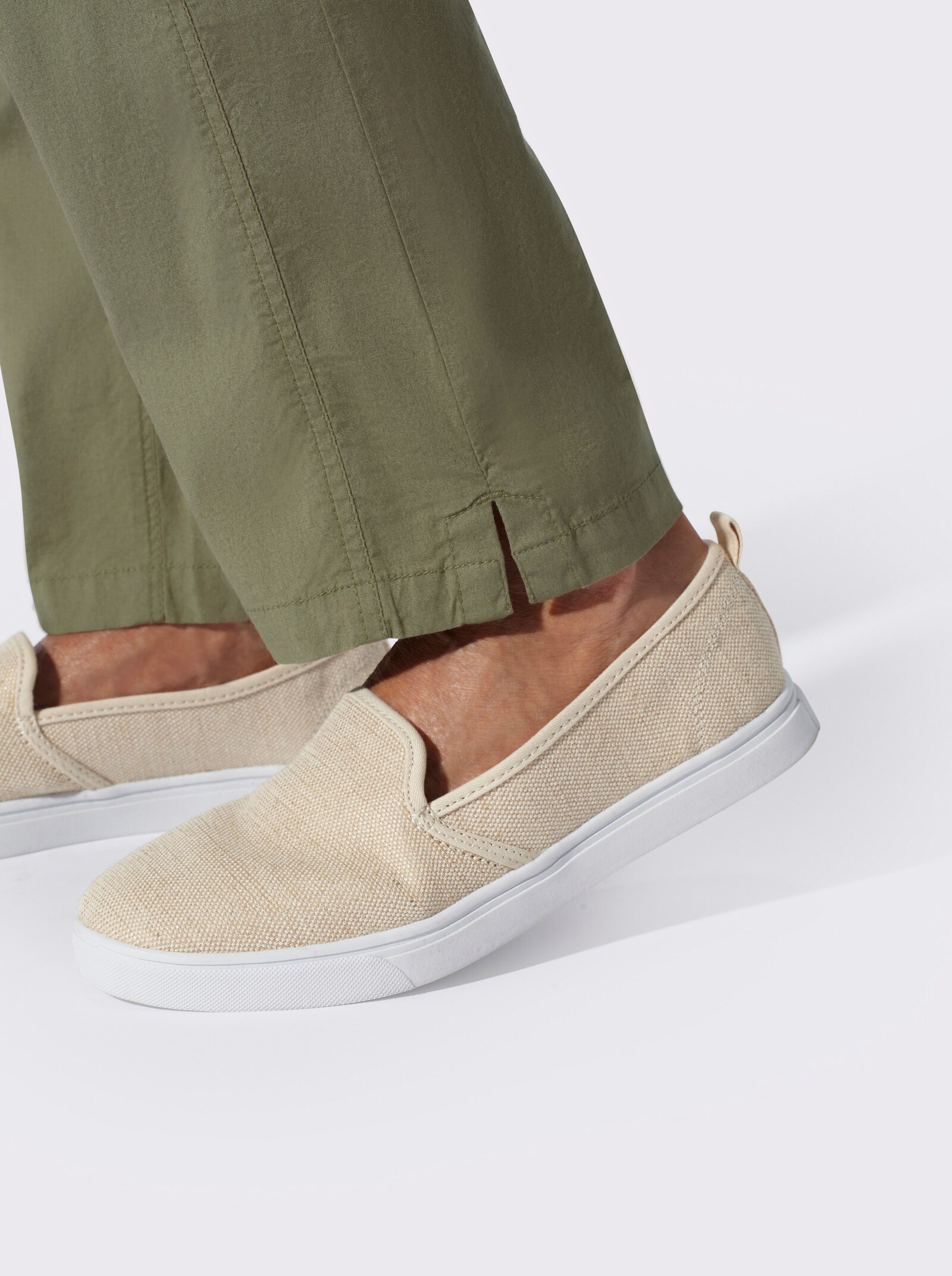 Schlupfhose mit aufgesetzter Tasche am Bein - khaki