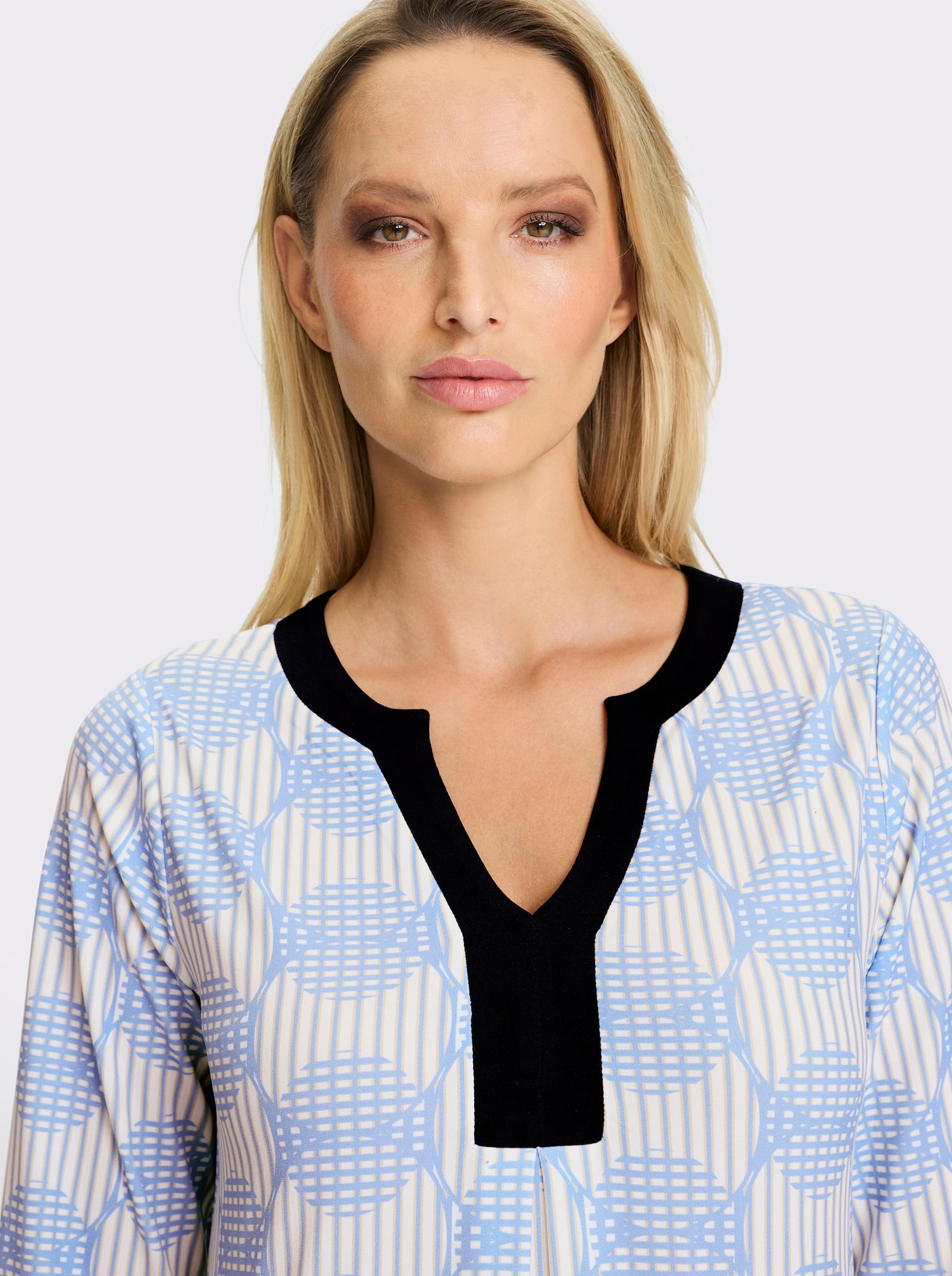 heine Jerseykleid mit abstraktem Dessin - eisblau-ecru-bedruckt