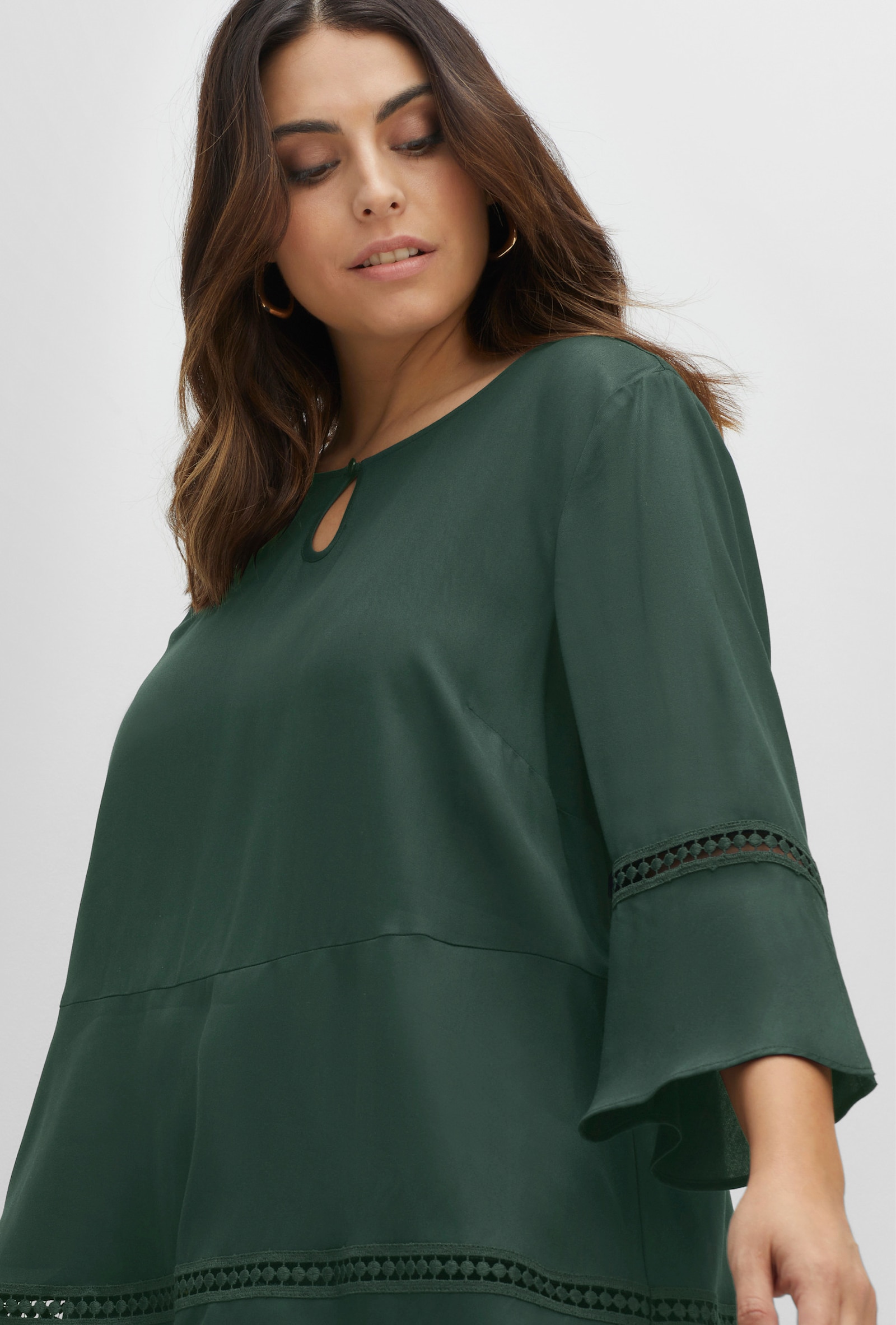 sheego Tunika mit Lochmusterdetails, in A-Linie - moos