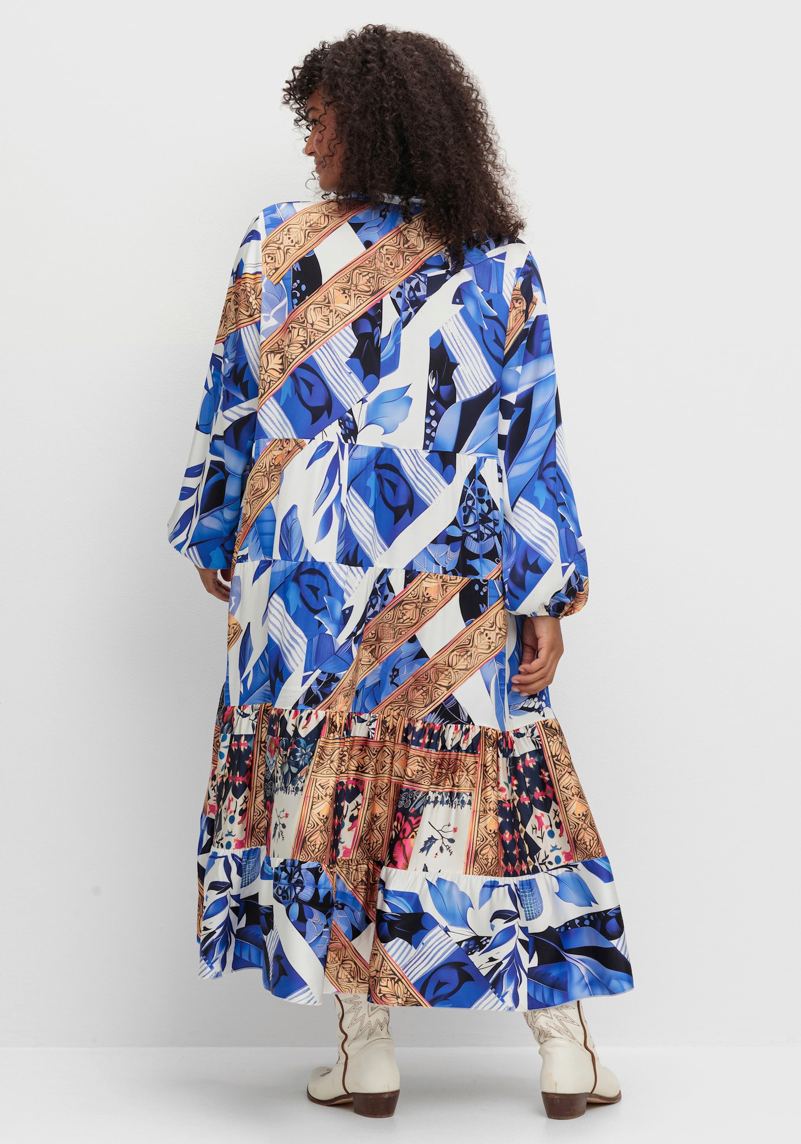 sheego loves miss goodlife Stufenkleid mit Ballonärmeln und V-Ausschnitt - blau bedruckt