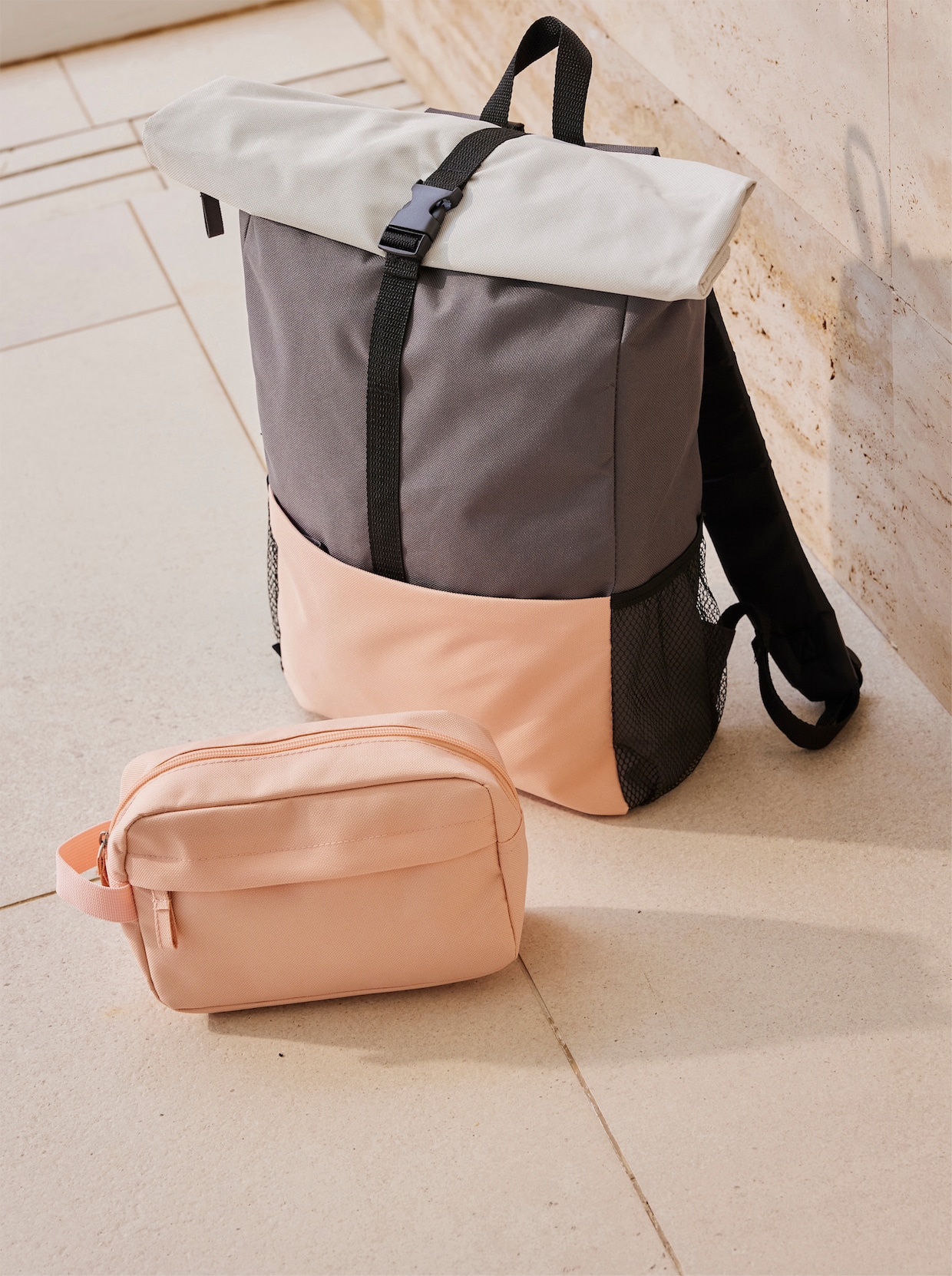 Rucksack mit Kosmetiktasche - grau