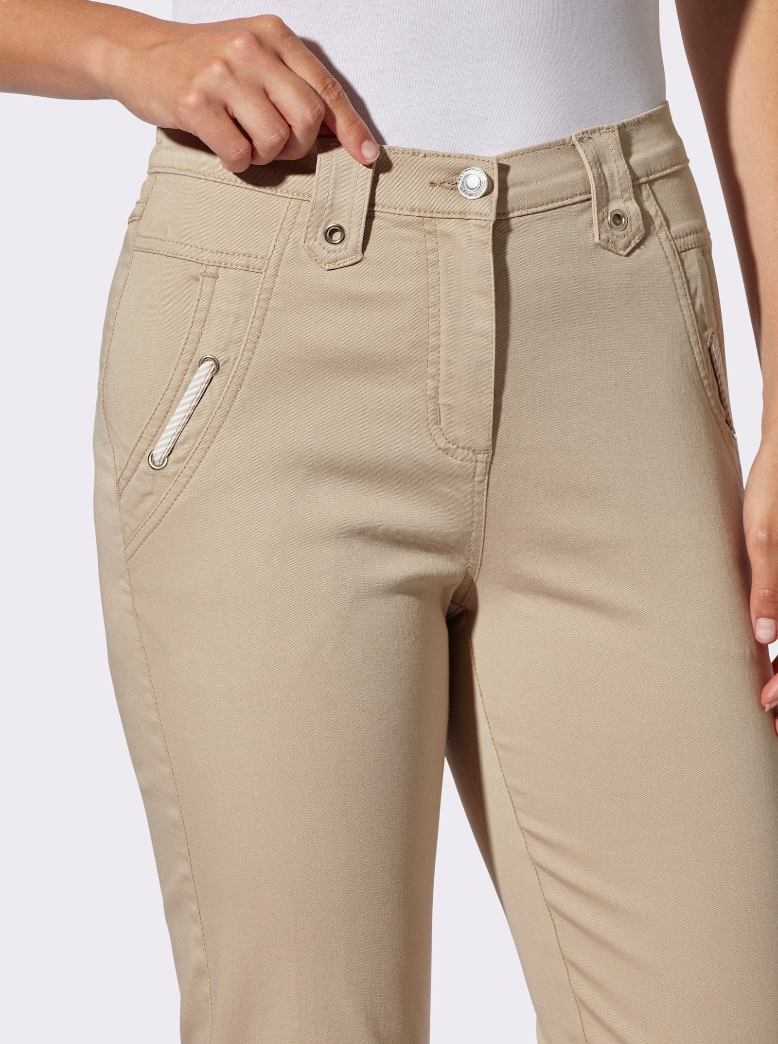 Caprijeans mit seitlichem Dehnbund - beige