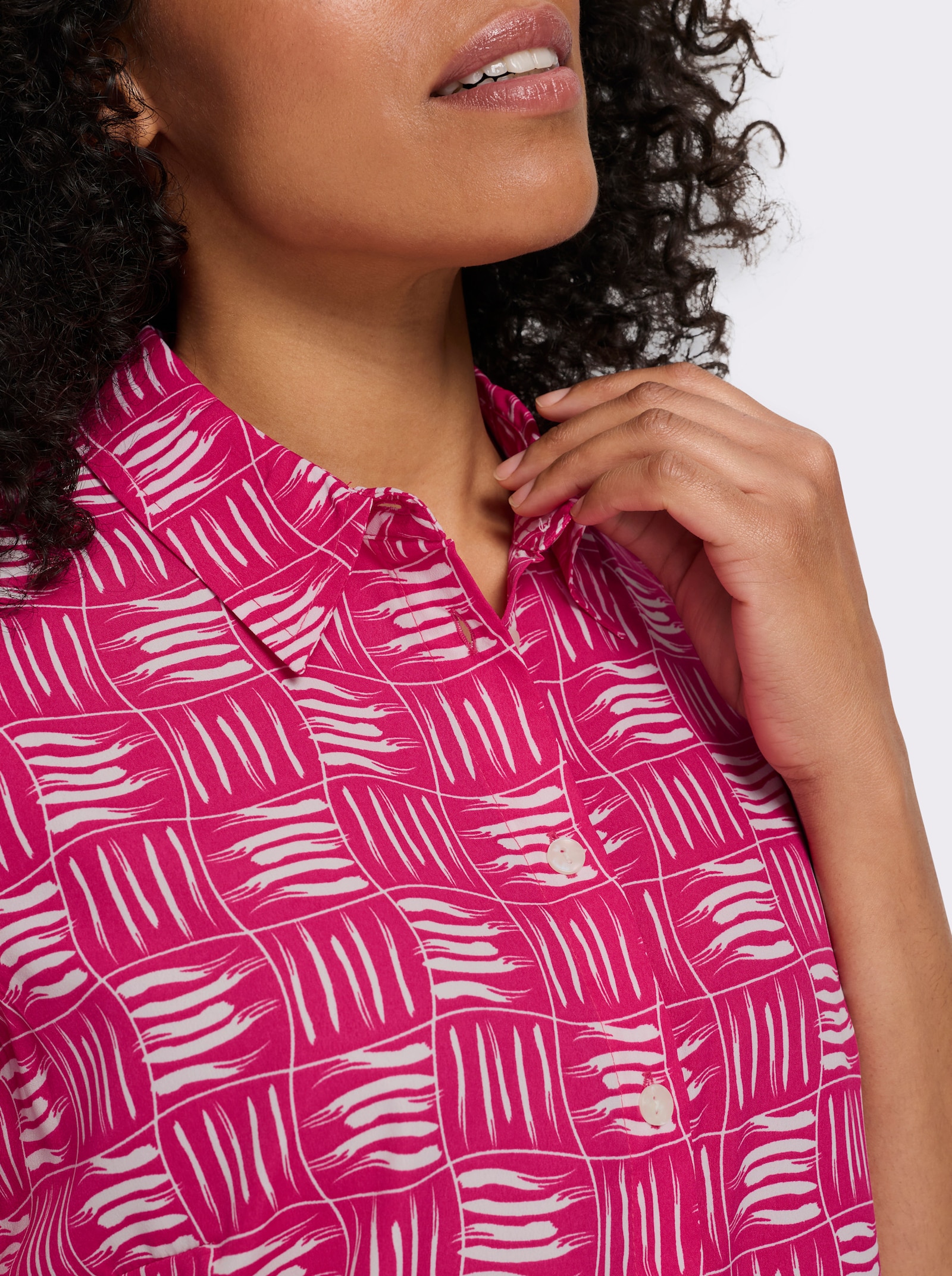 Kurzarm-Bluse mit Hemdkragen - pink-ecru-bedruckt
