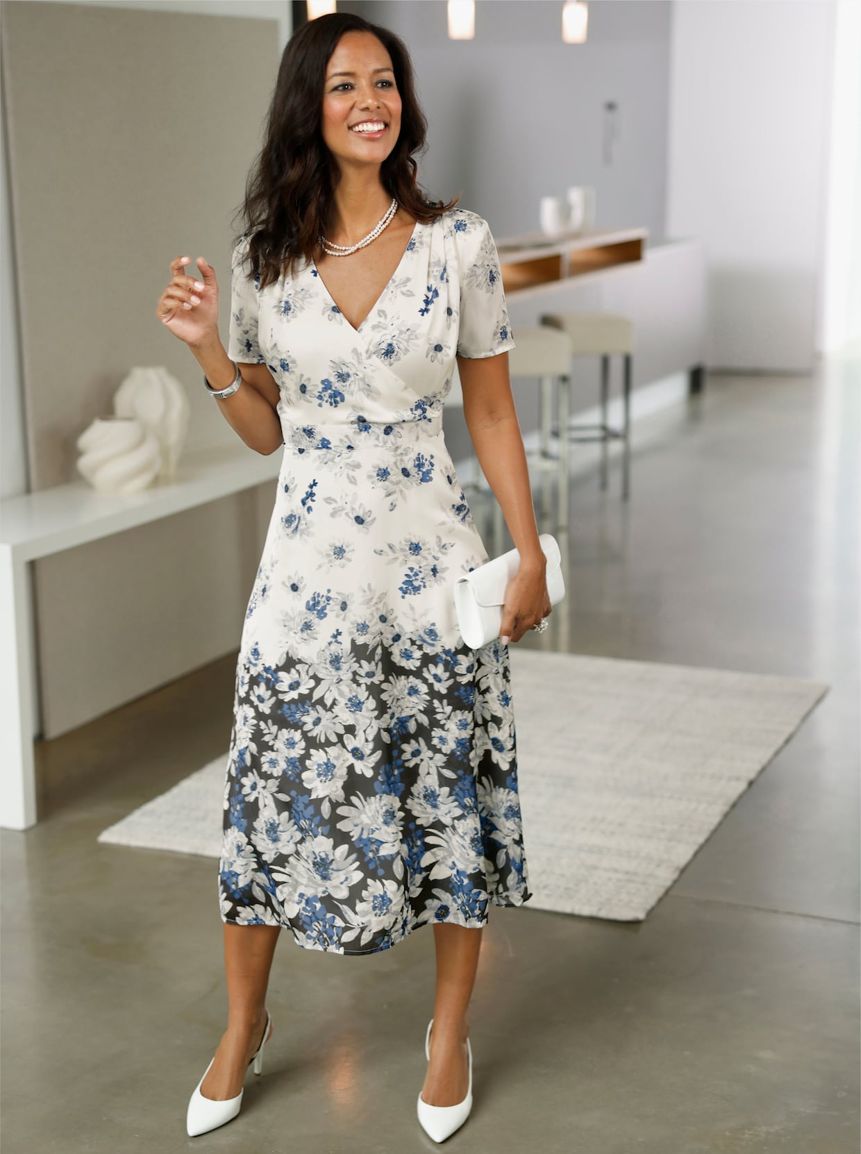 Satinkleid mit Bordüren-Druck - champagner-marine-bedruckt