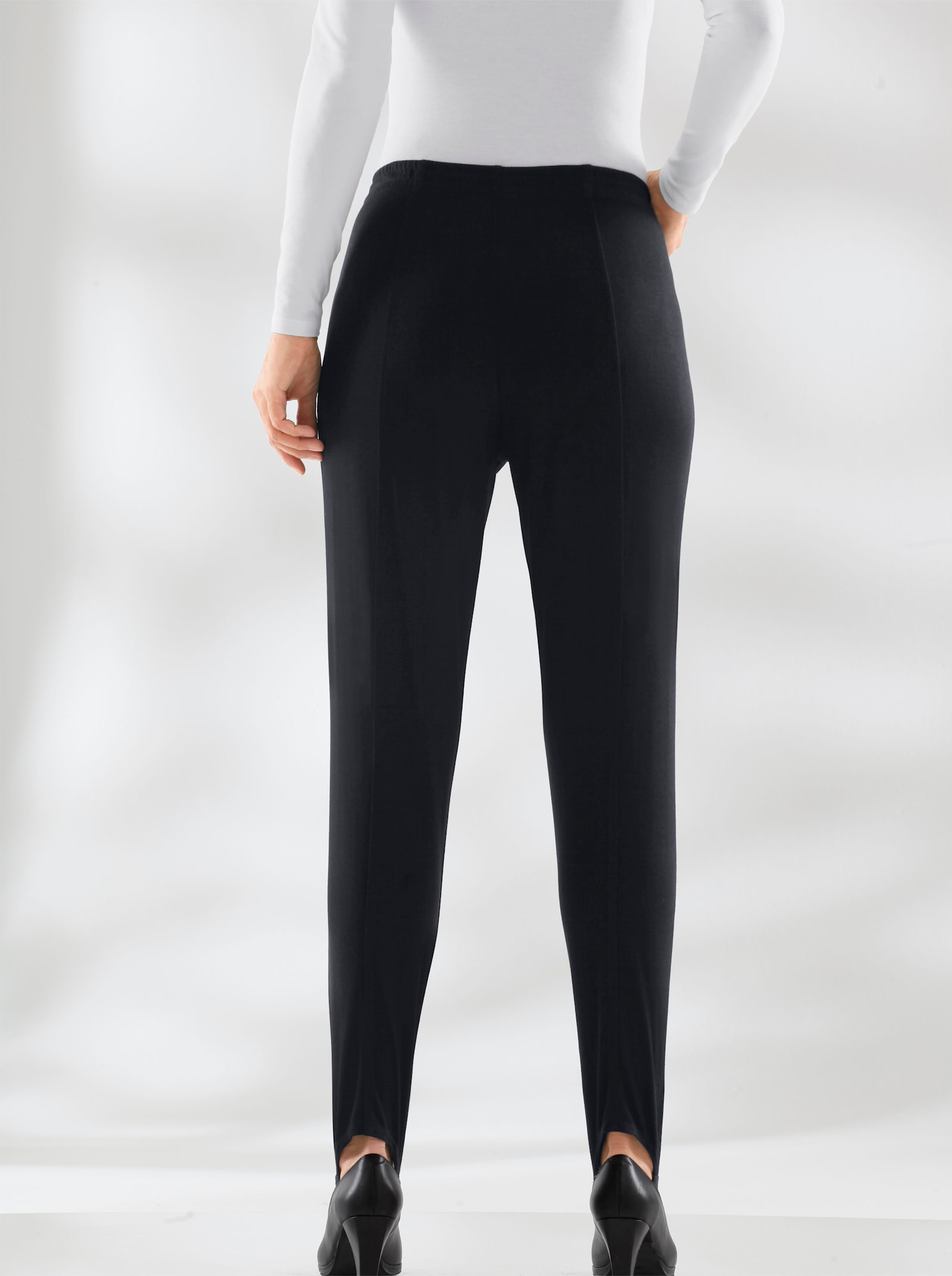 Bügelfaltenhose mit Steg - schwarz
