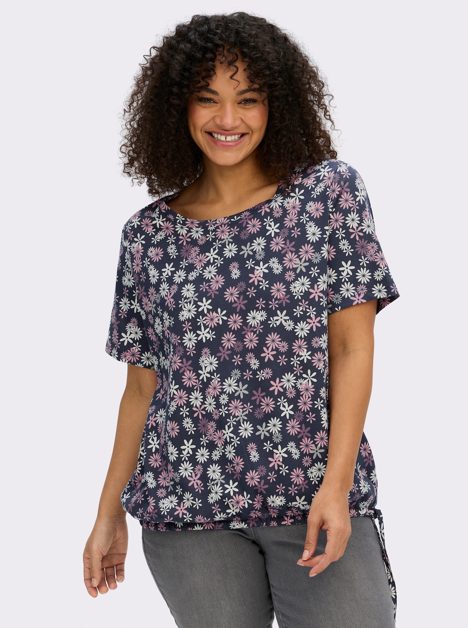 sheego Print-Shirt mit Tunnelzug am Saum - tiefblau-champagner-bedruckt