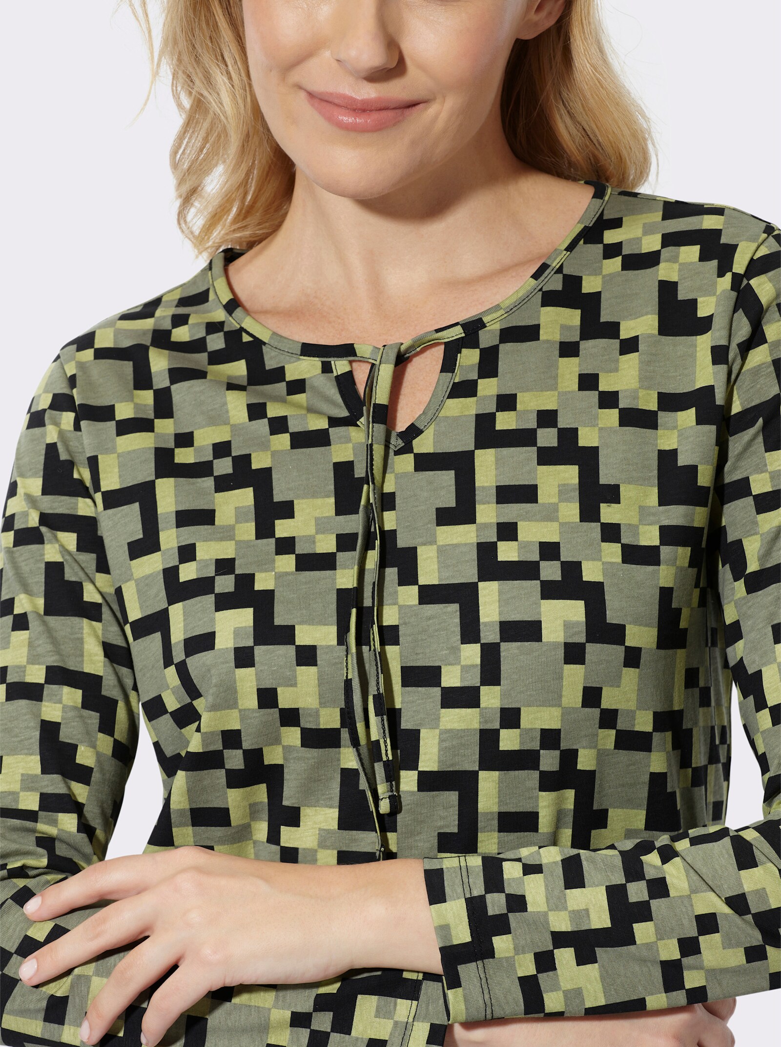 Langarmshirt mit Bindeband am Ausschnitt - khaki-schwarz-bedruckt