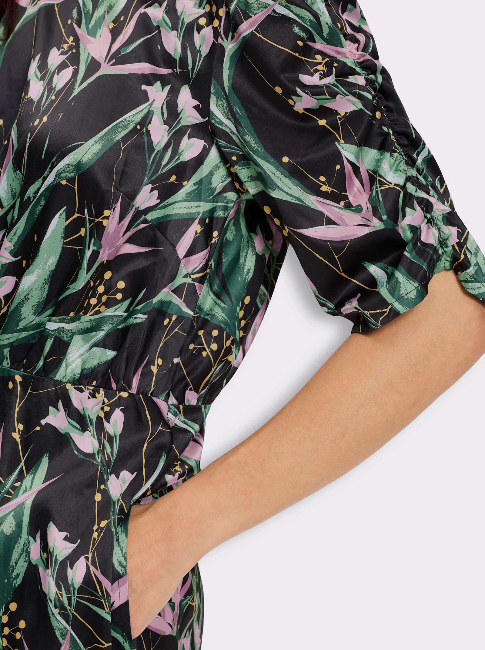 Druckkleid mit Raffungen - schwarz-rosé-bedruckt
