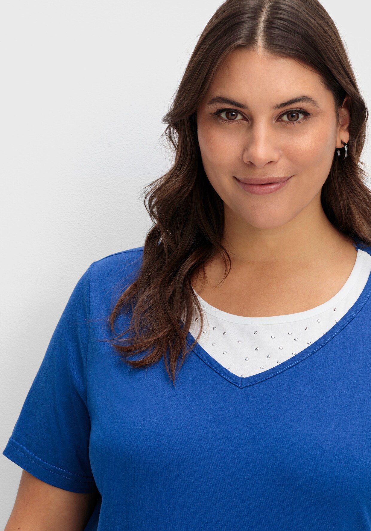 Kurzarmshirt mit Ziersteinchen - royalblau