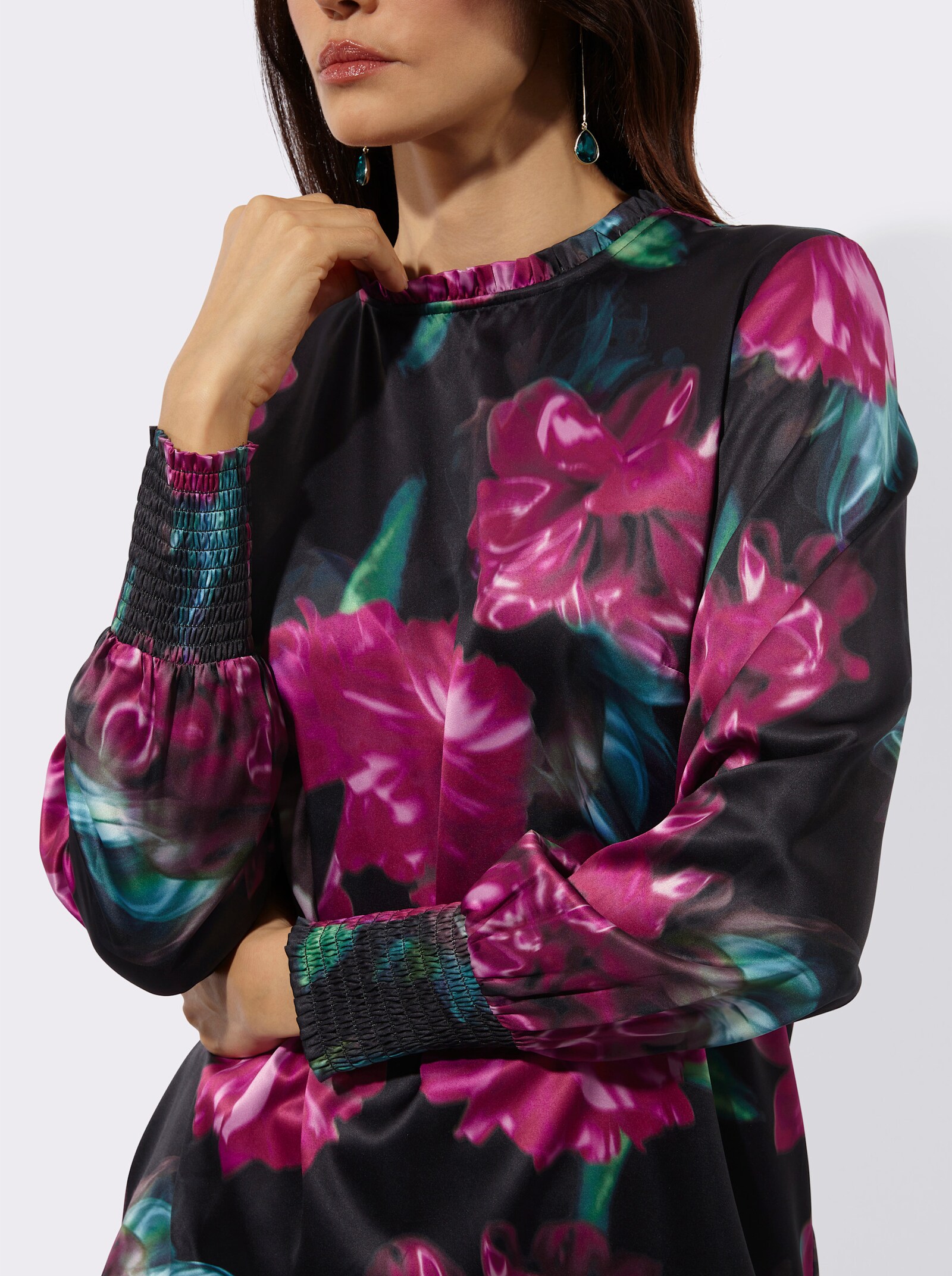 Satinbluse mit Rüschen am Kragen - schwarz-malve-bedruckt