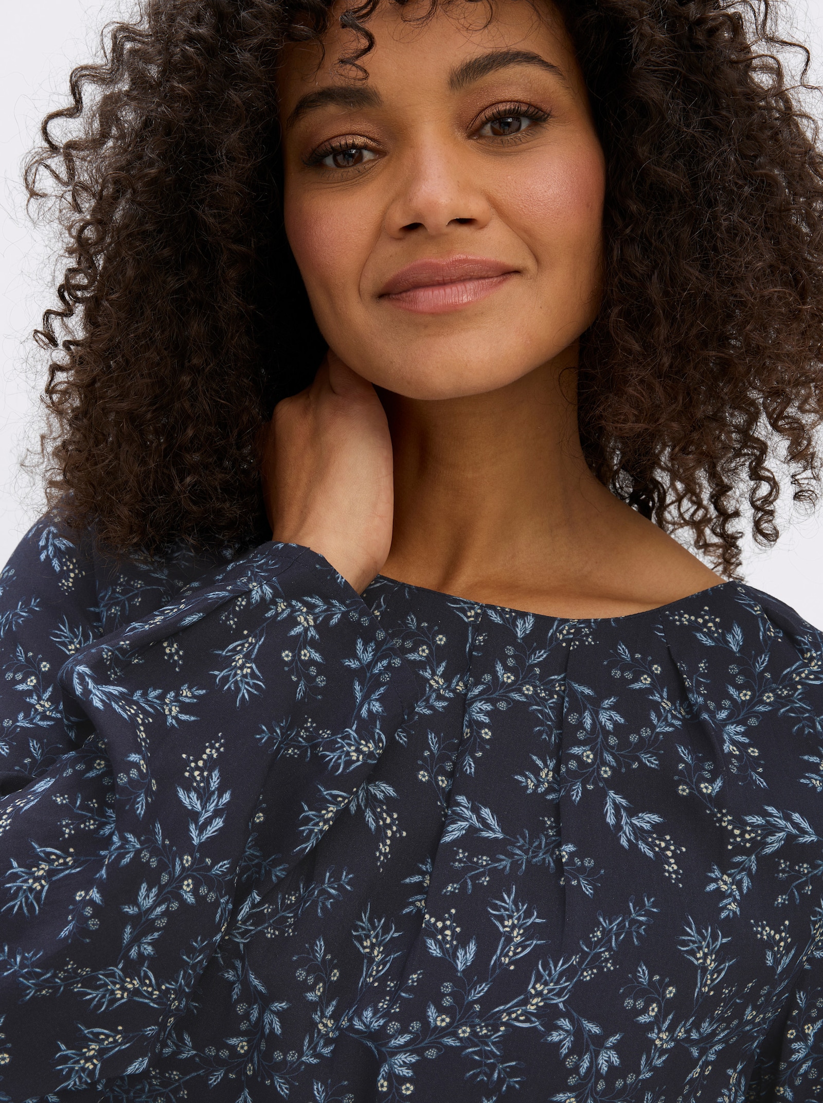 sheego Tunika mit Blumenprint und Gummizugsaum - tiefblau-eisblau-bedruckt