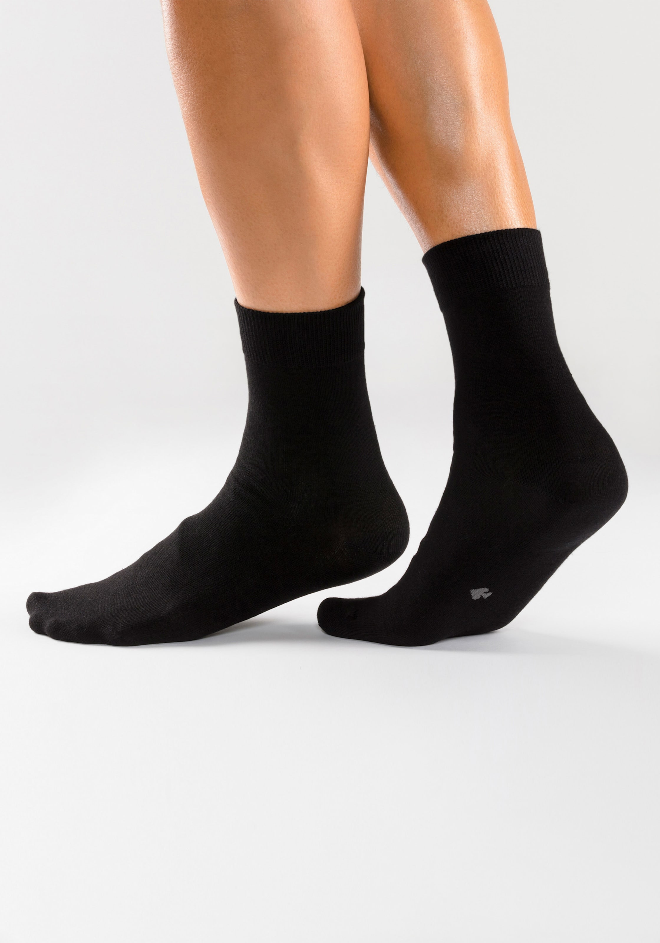 Socken Baumwolle günstig Kaufen-Basicsocken in 10x schwarz von H.I.S. Basicsocken in 10x schwarz von H.I.S <![CDATA[Aus 76% Baumwolle, 22% Polyamid, 2% Elasthan]]>. 